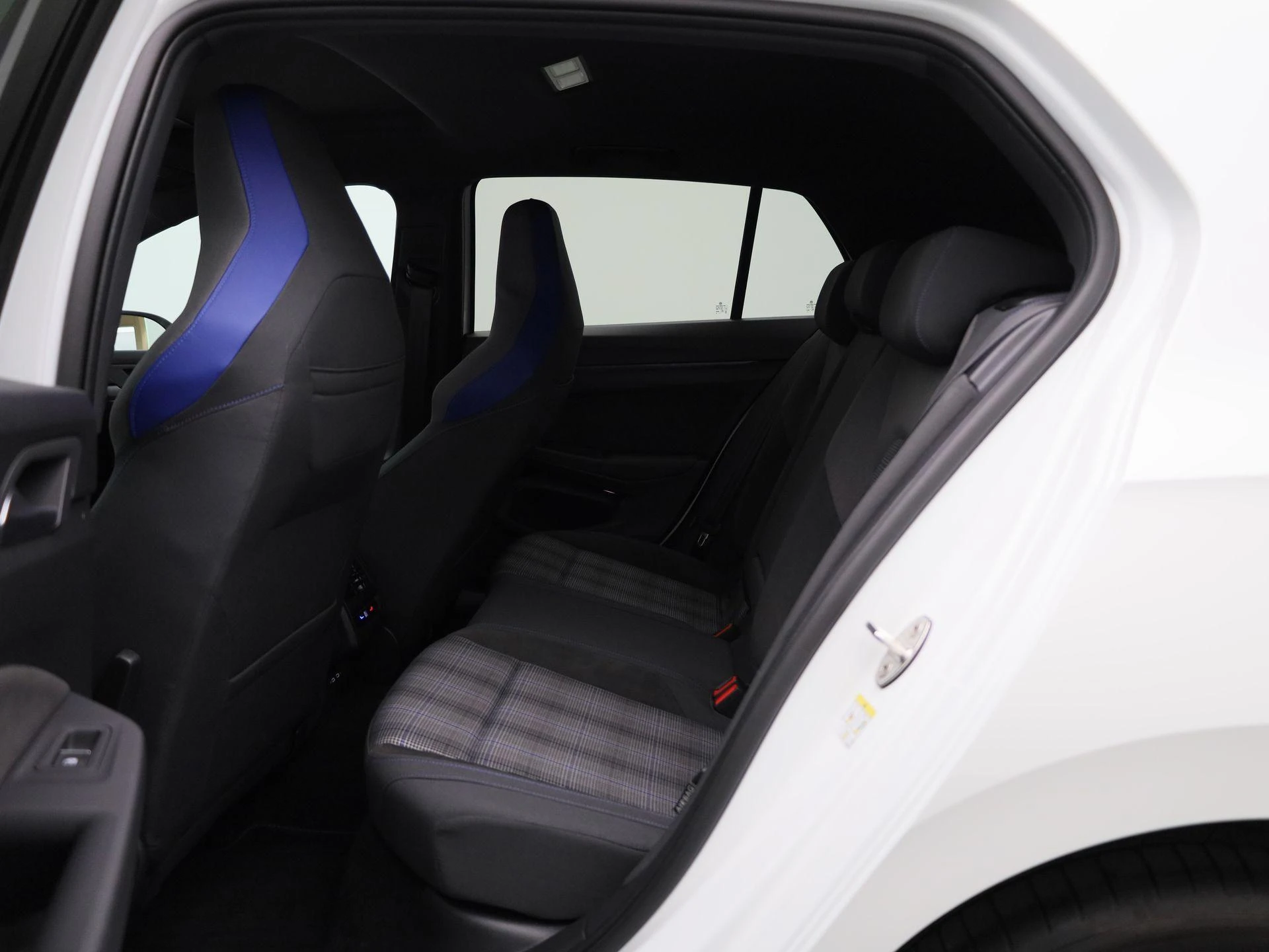 Volkswagen-Golf-image-9