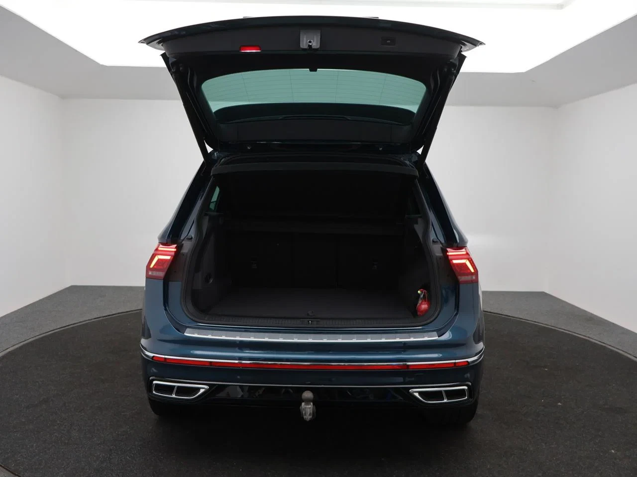 Volkswagen Tiguan eHybrid (PHEV) Tiguan eHybrid 1.4 TSI 150pk R-Line AUTOMAAT*NAVI*PANO*ADAPTIVE*TREKHAAK