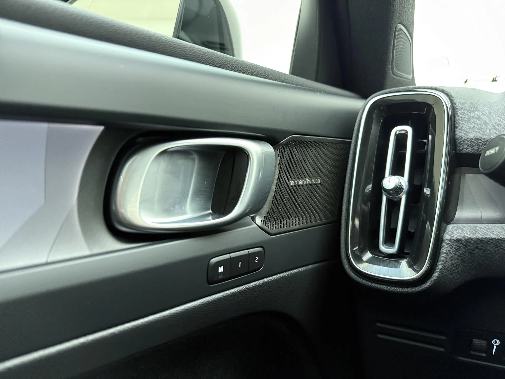 Volvo-XC40-image-16