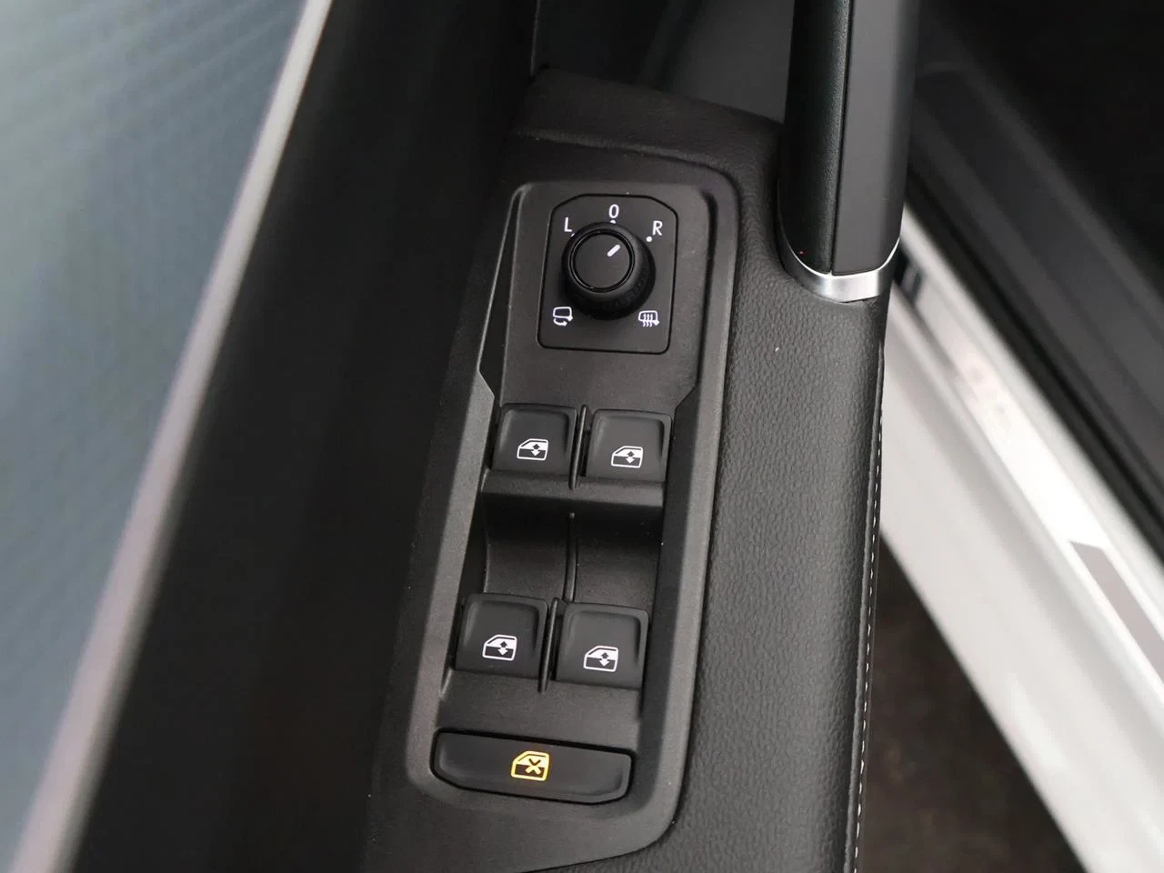 Volkswagen-Touran-image-11