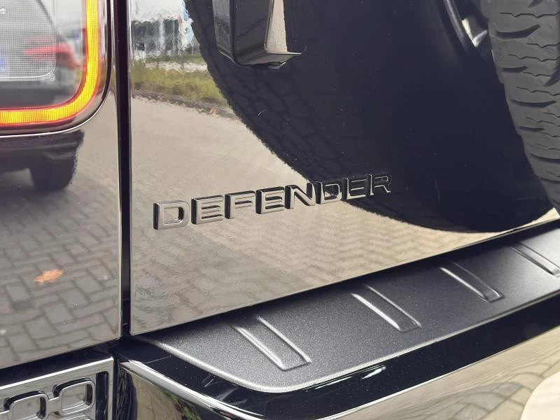 Land Rover Defender 110 P635 OCTA Black Edition AWD Auto. 26MY