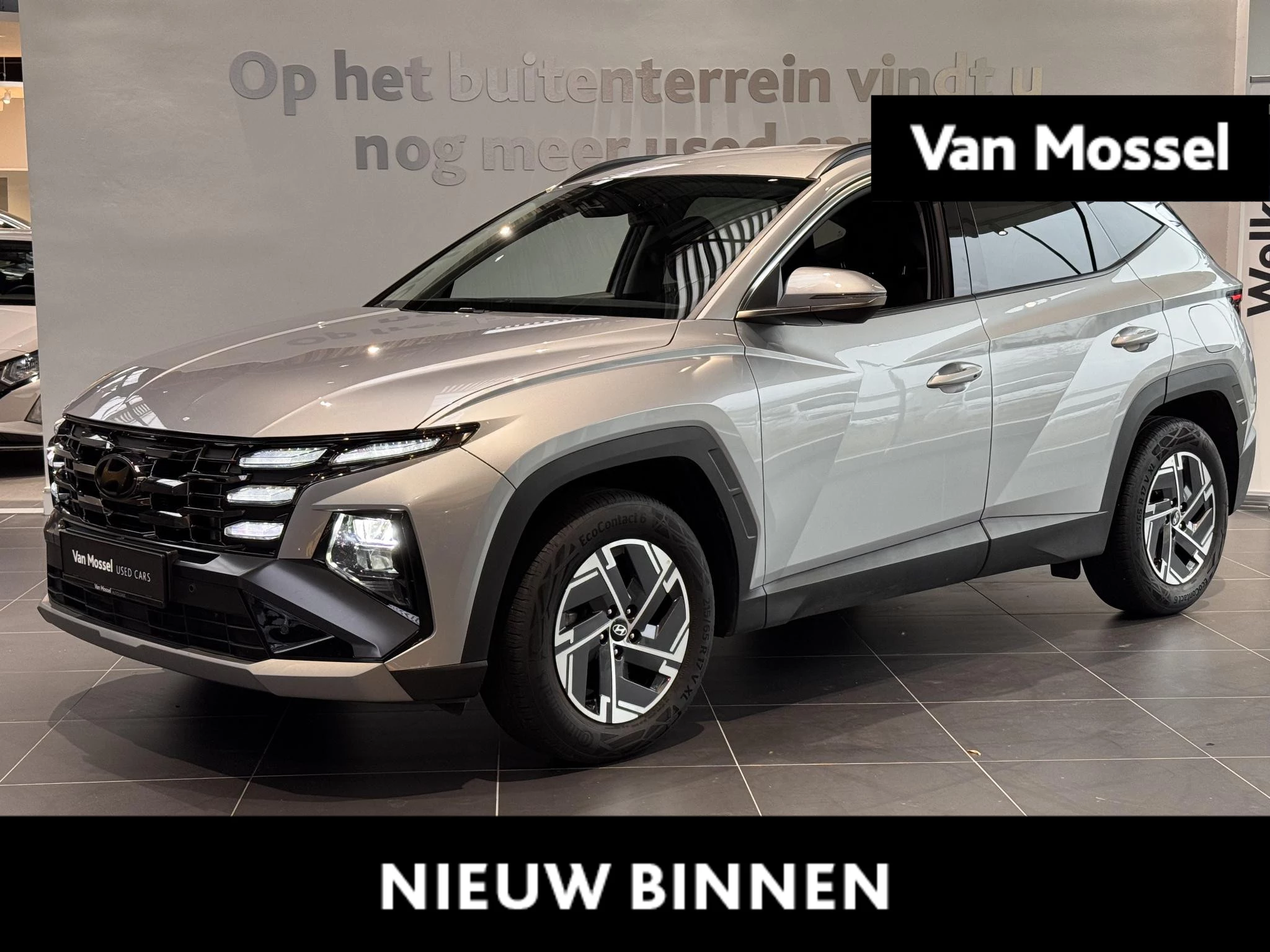 Hyundai-Tucson Hybrid-image-0