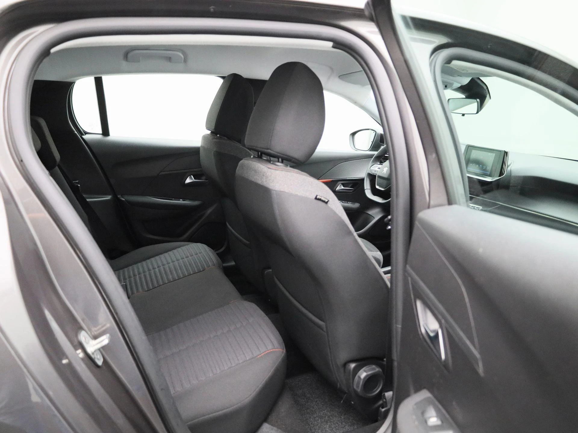 Peugeot-208-image-31