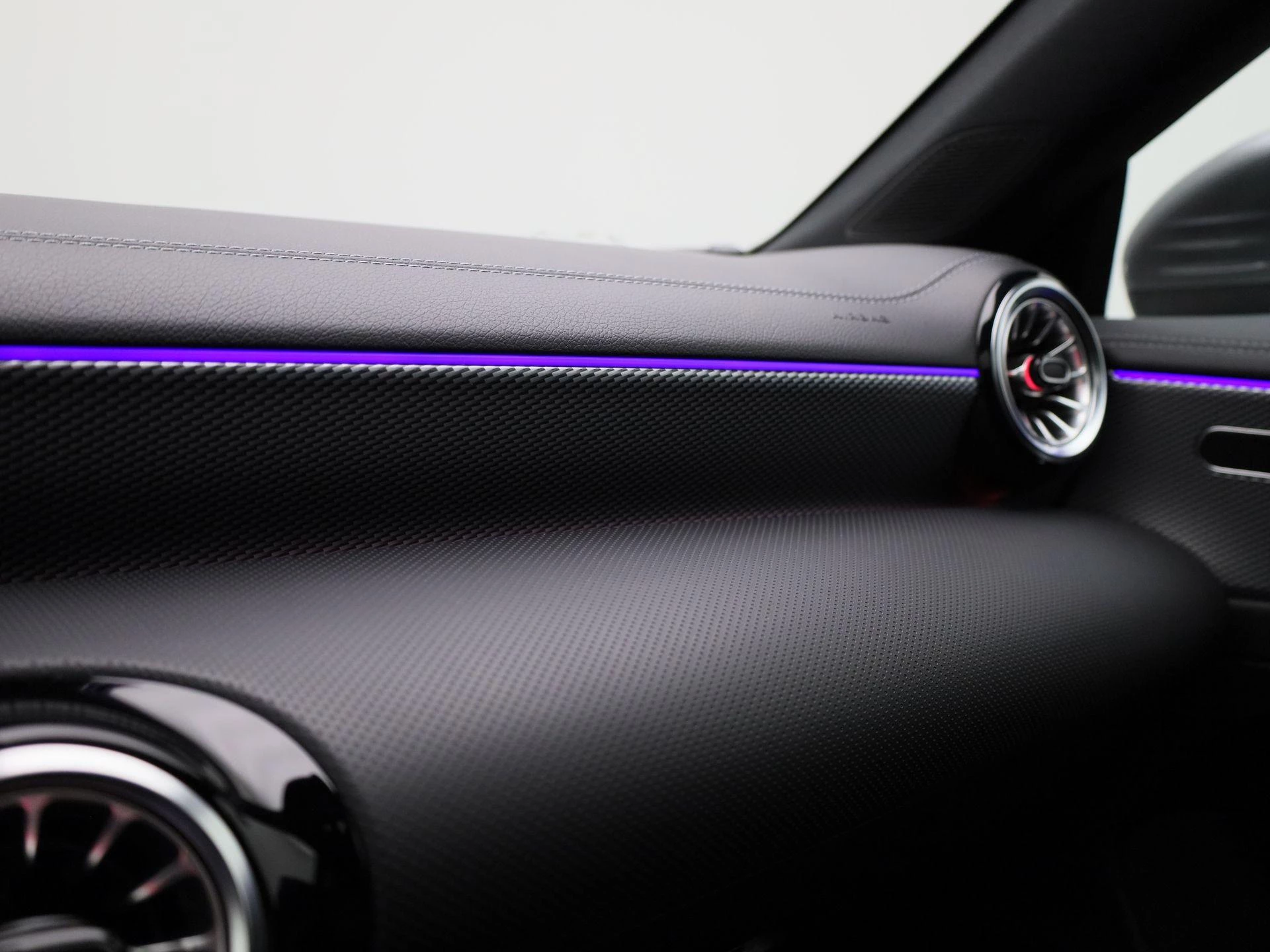 Mercedes-Benz-CLA-image-32