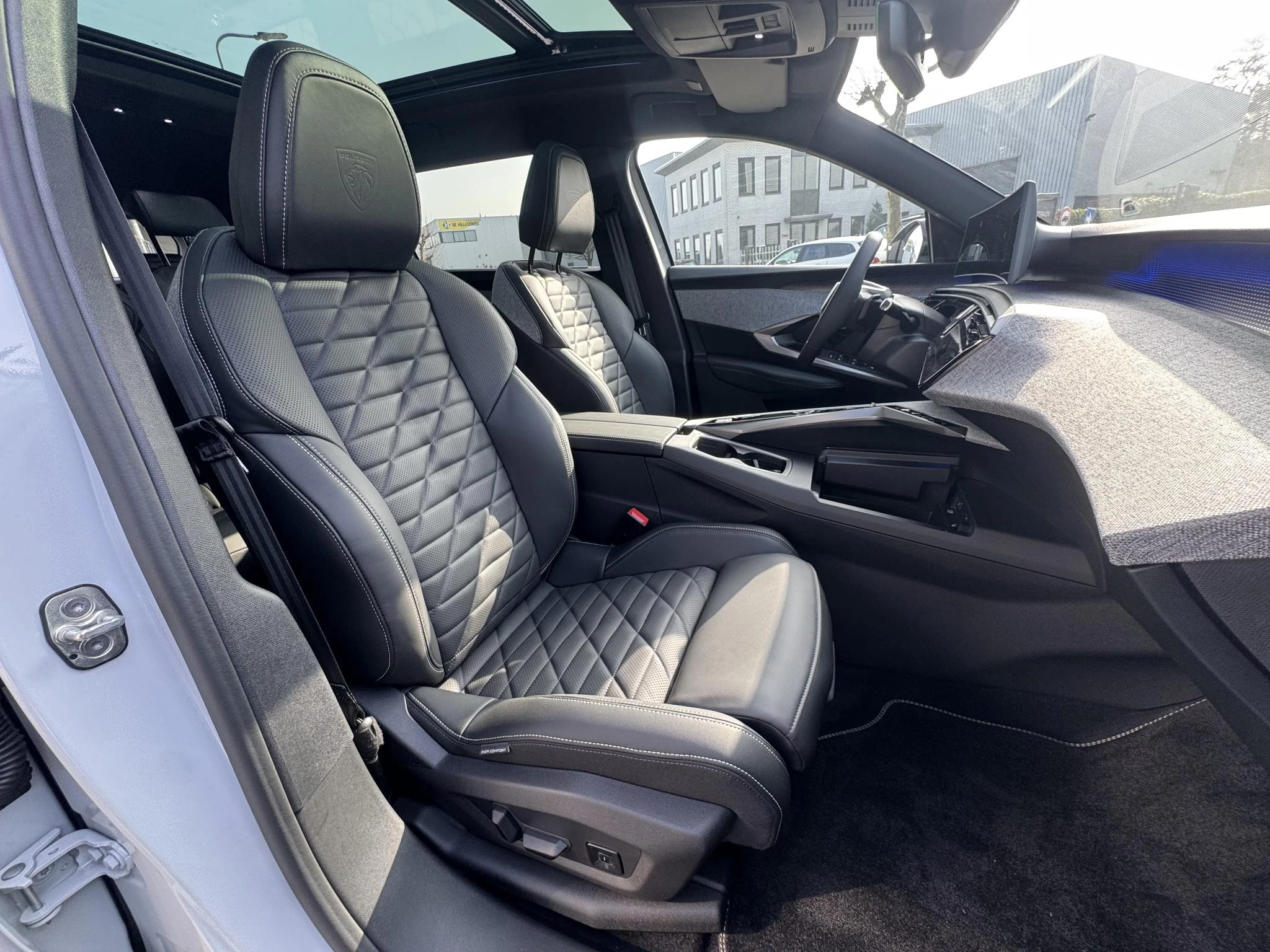 Peugeot-e-5008-image-16