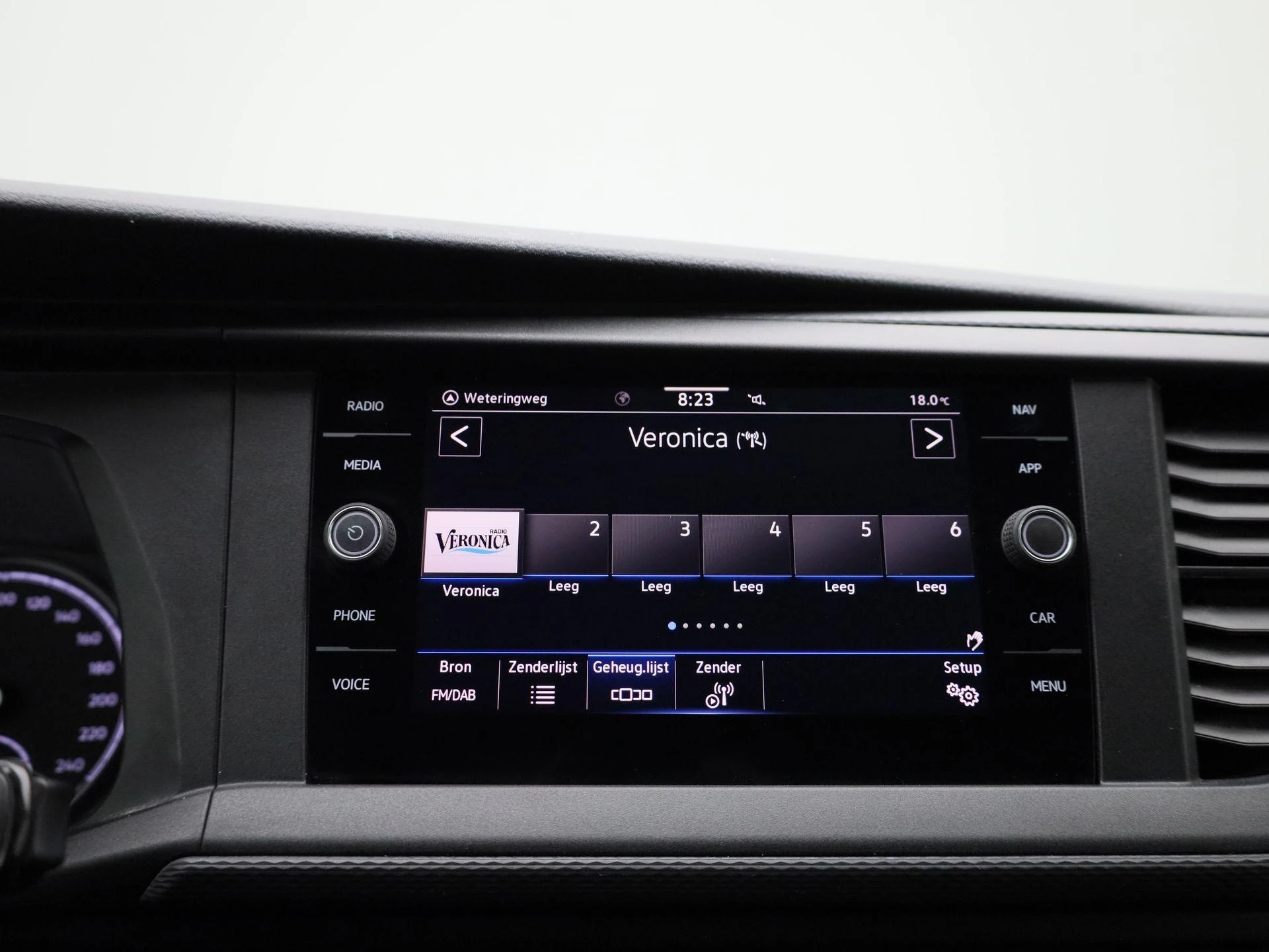 Volkswagen-Transporter-image-21