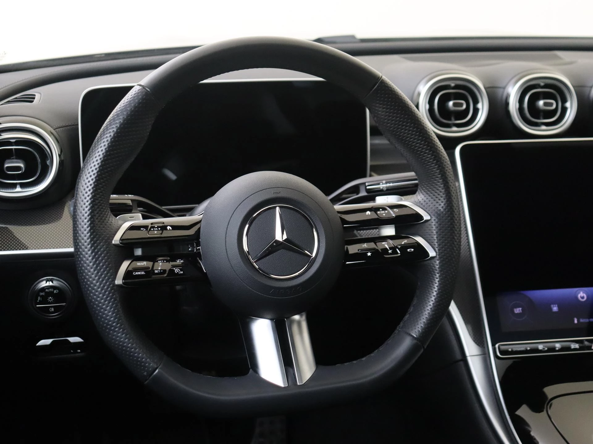 Mercedes-Benz-C-Klasse-image-9