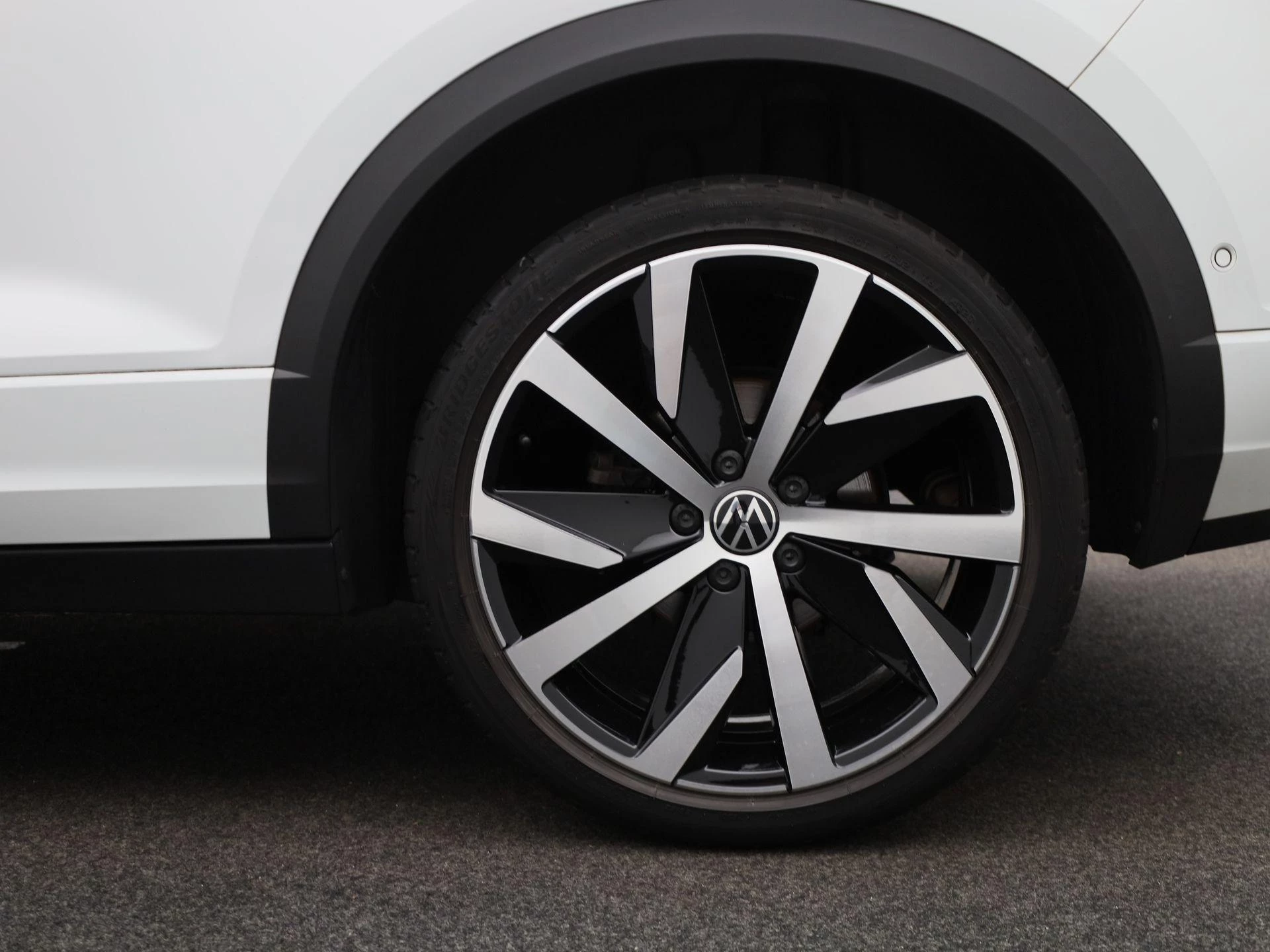 Volkswagen-T-Roc-image-13