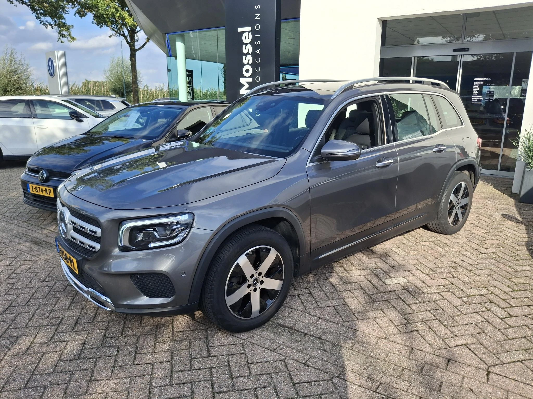 Mercedes-Benz-GLB-image-1