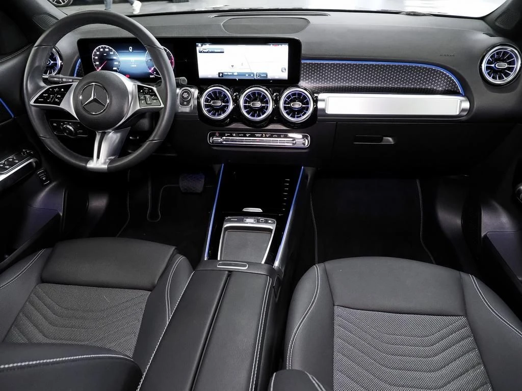 Mercedes-Benz-GLB 200 d-image-13