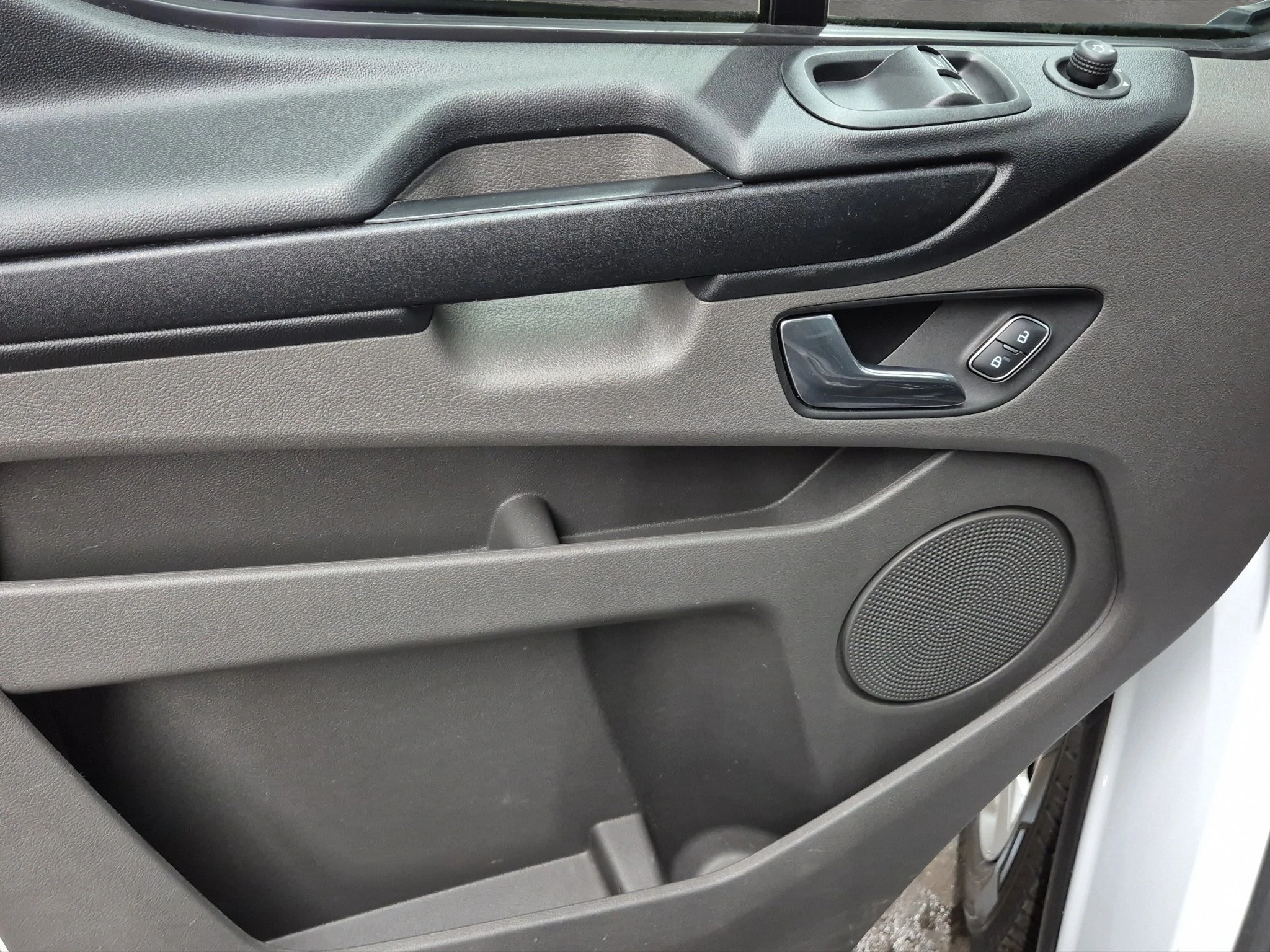 Ford-Transit Custom-image-15