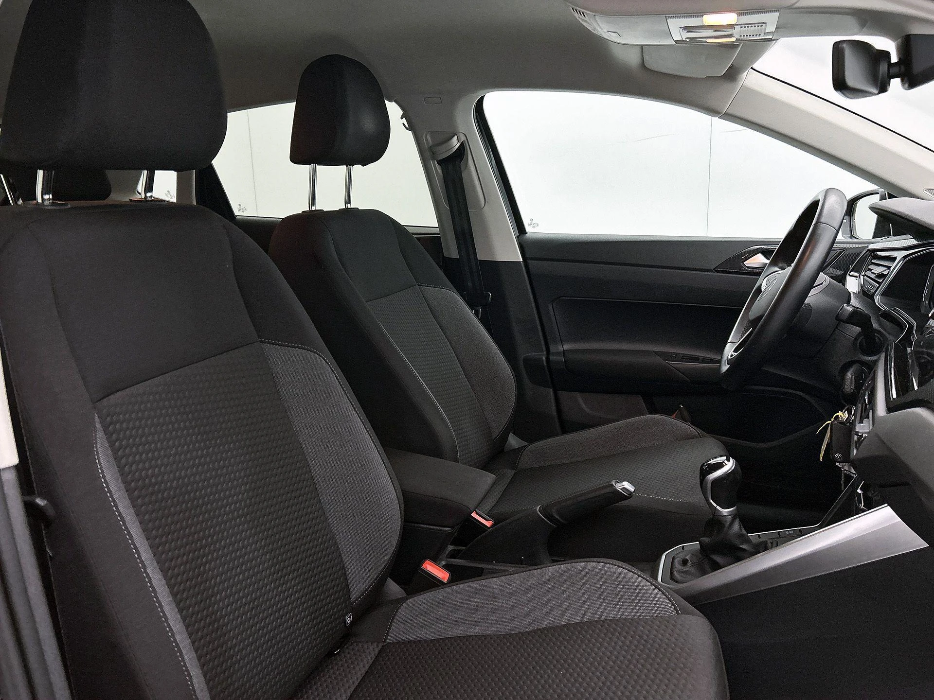 Volkswagen-Polo-image-32
