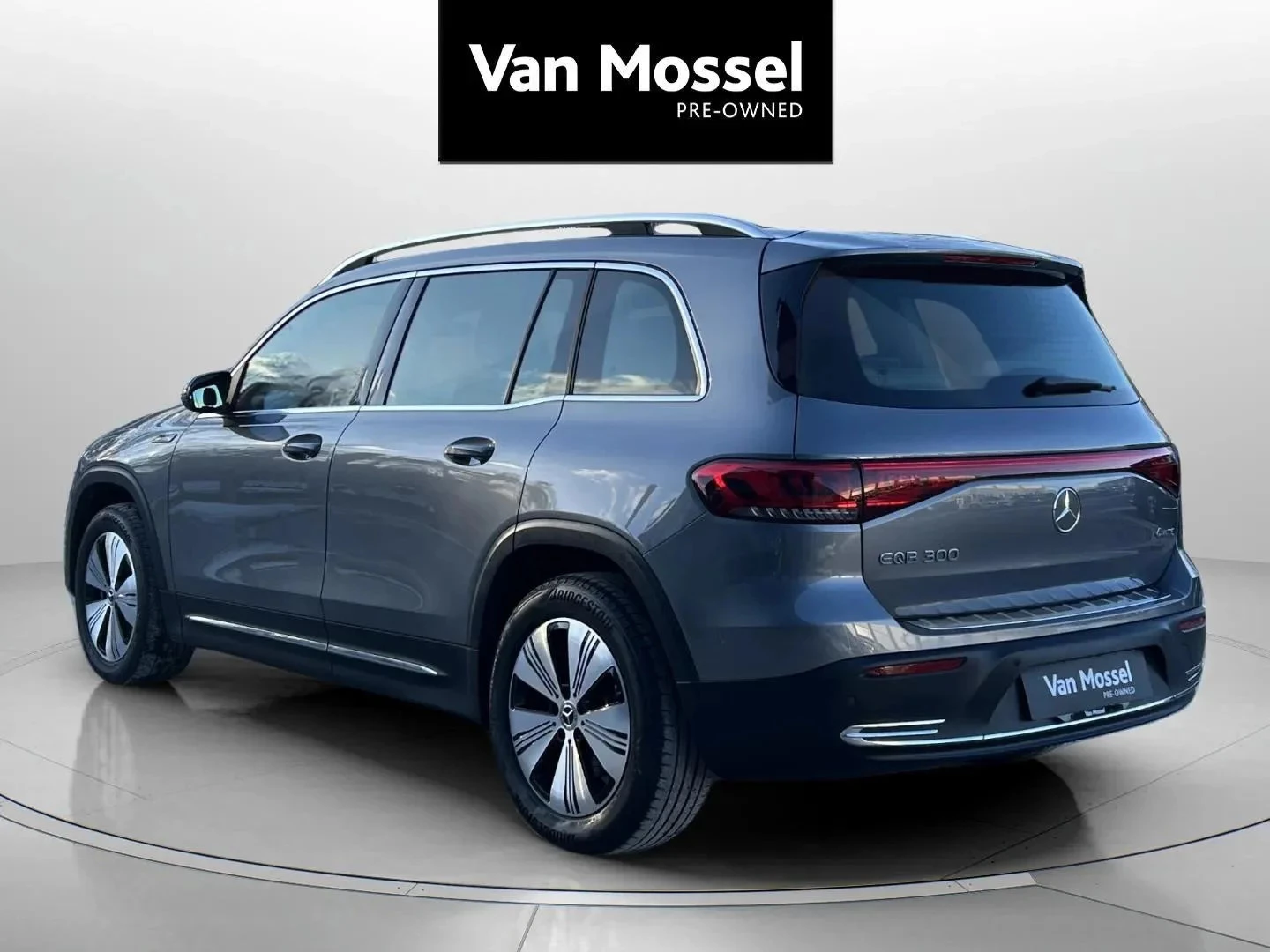 Mercedes-Benz-EQB-image-6