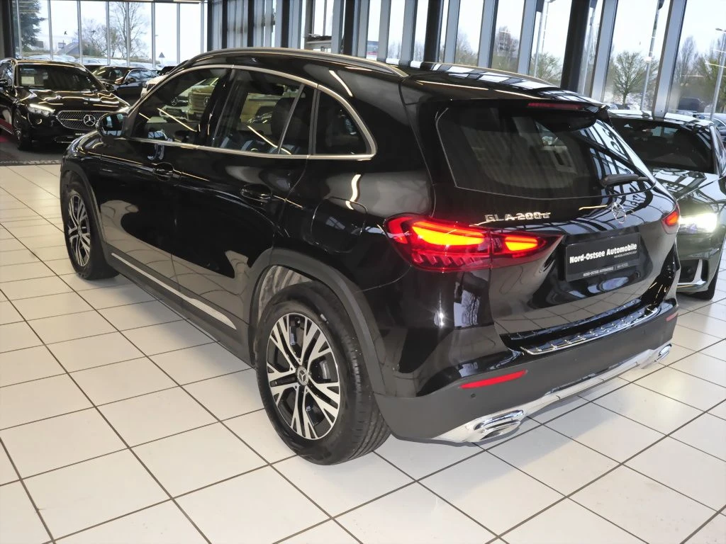 Mercedes-Benz-GLA 200 d-image-5