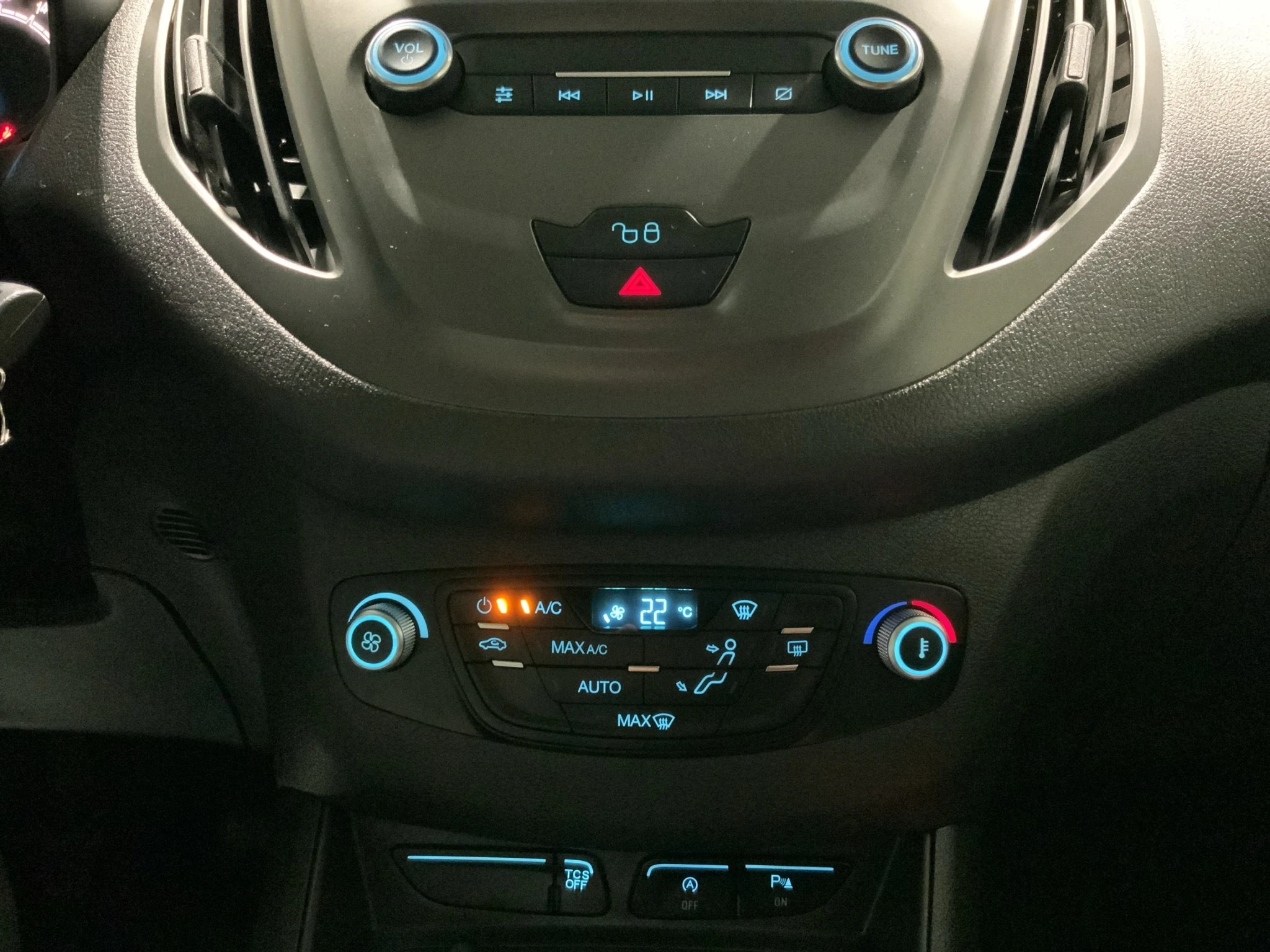Ford-Transit Courier-image-12