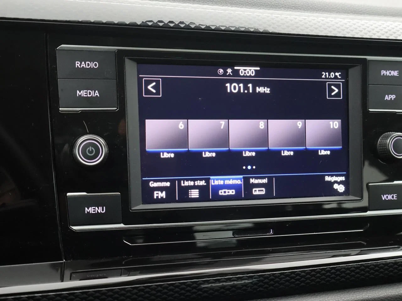 Volkswagen-Polo-image-9