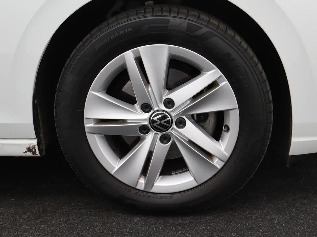 Volkswagen-Golf-image-9