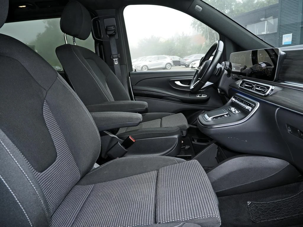 Mercedes-Benz-V-Klasse 300 d-image-13