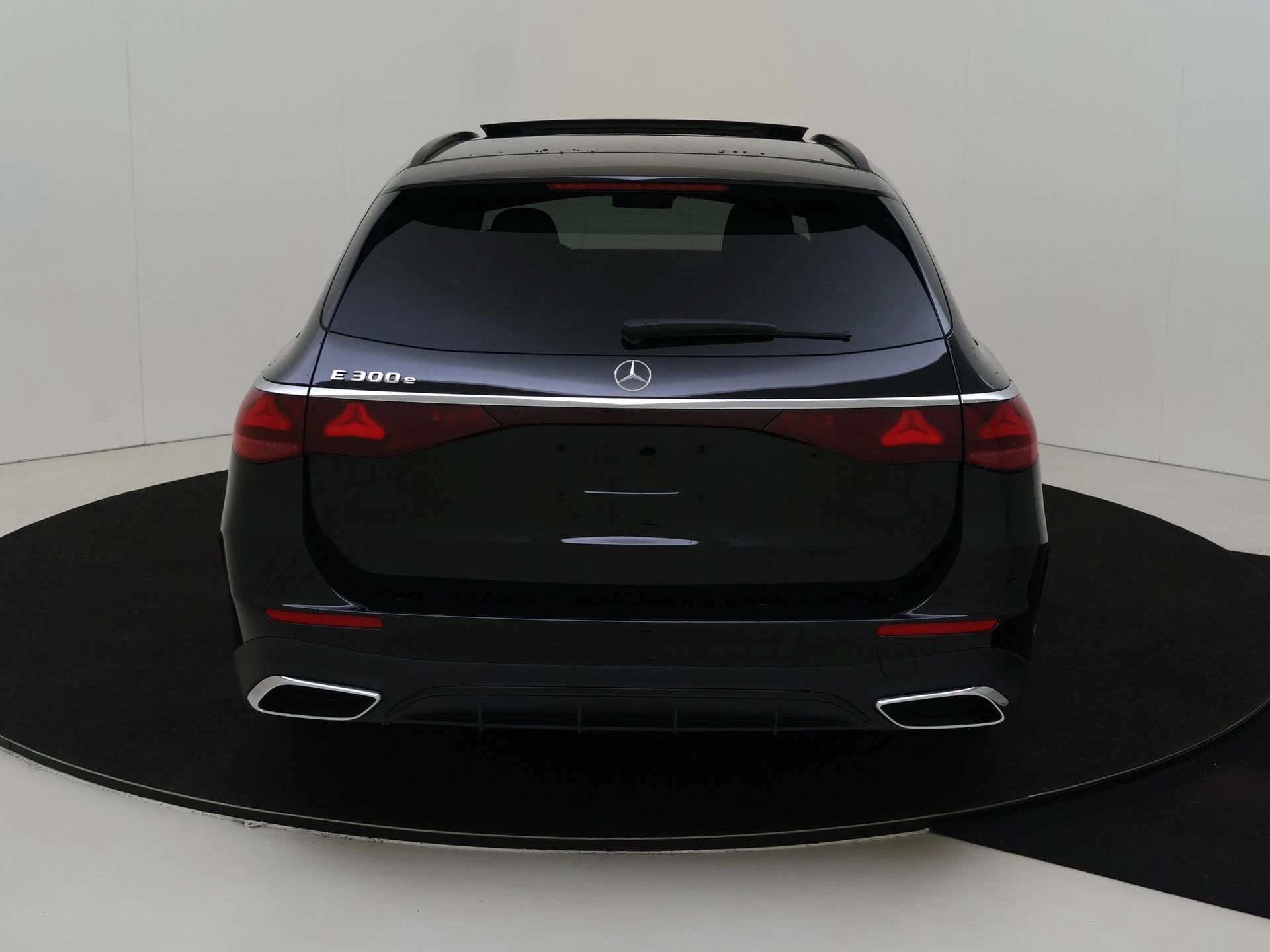 Mercedes-Benz-E-Klasse-image-7