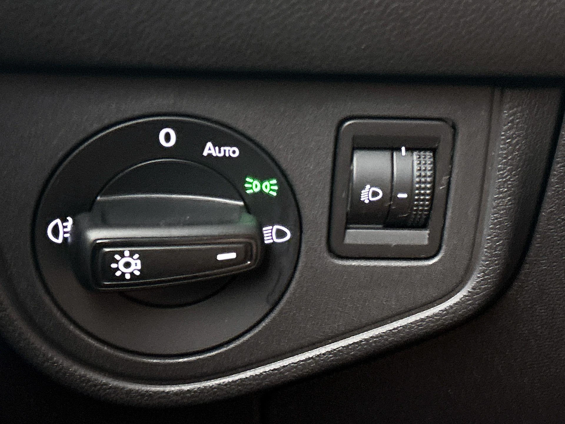 Volkswagen-Polo-image-16