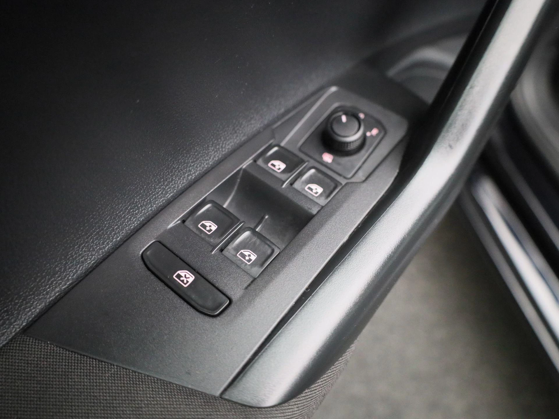 Volkswagen-Polo-image-24