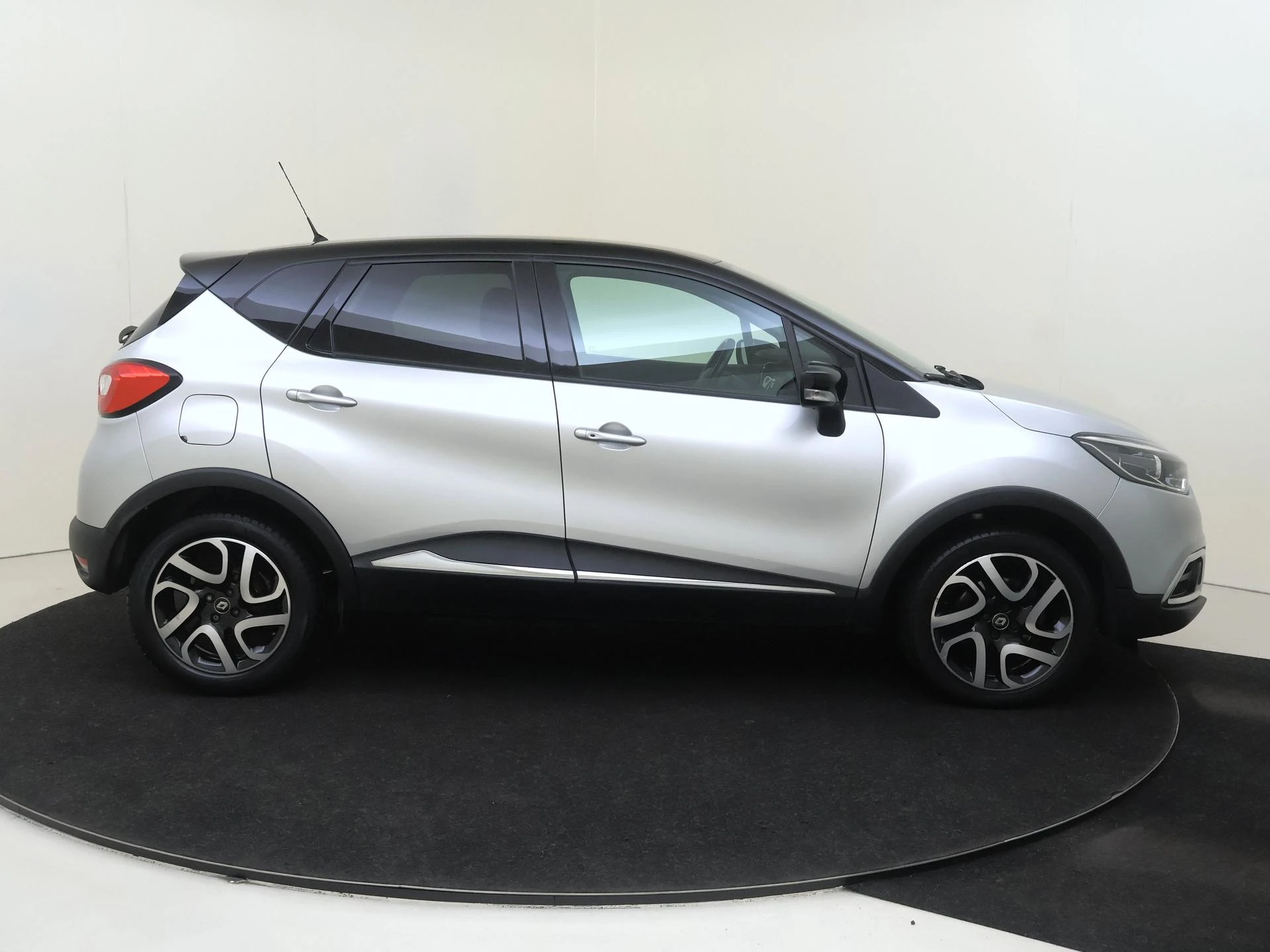 Renault-Captur-image-8