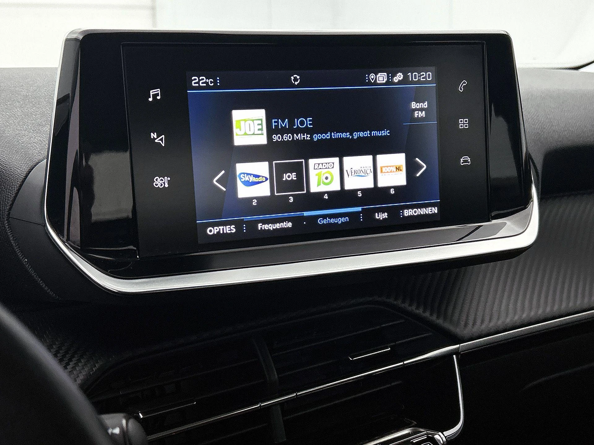 Peugeot-2008-image-6