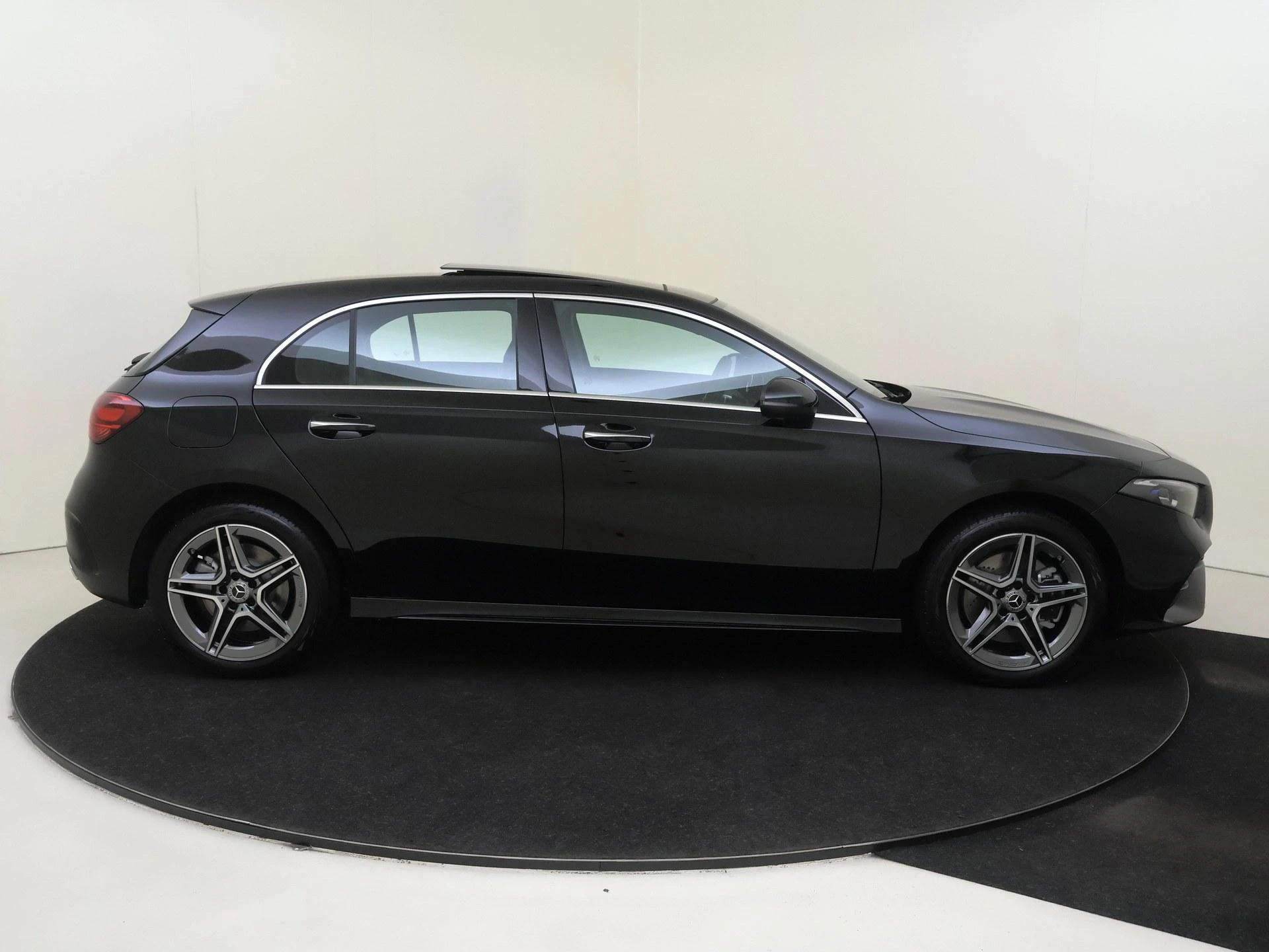 Mercedes-Benz-A-Klasse-image-7
