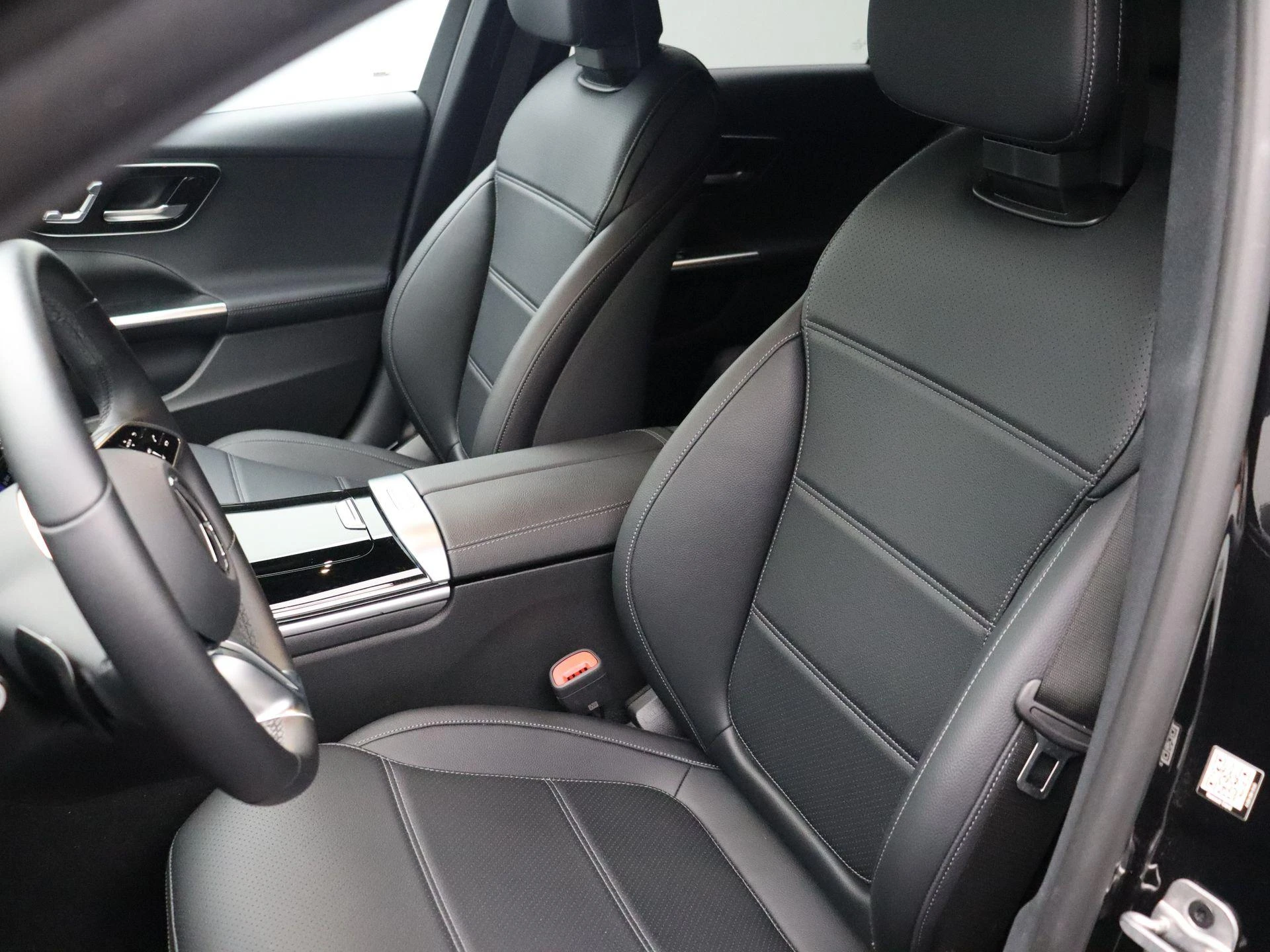 Mercedes-Benz-C-Klasse-image-12