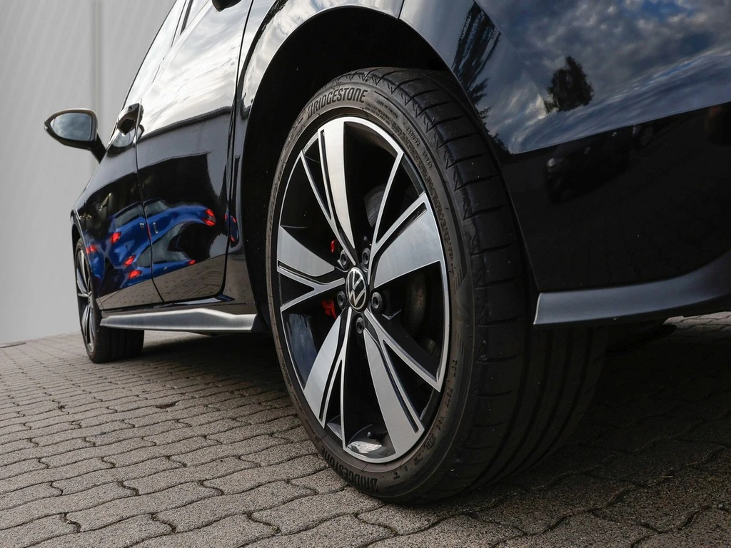 Volkswagen-Golf-image-4