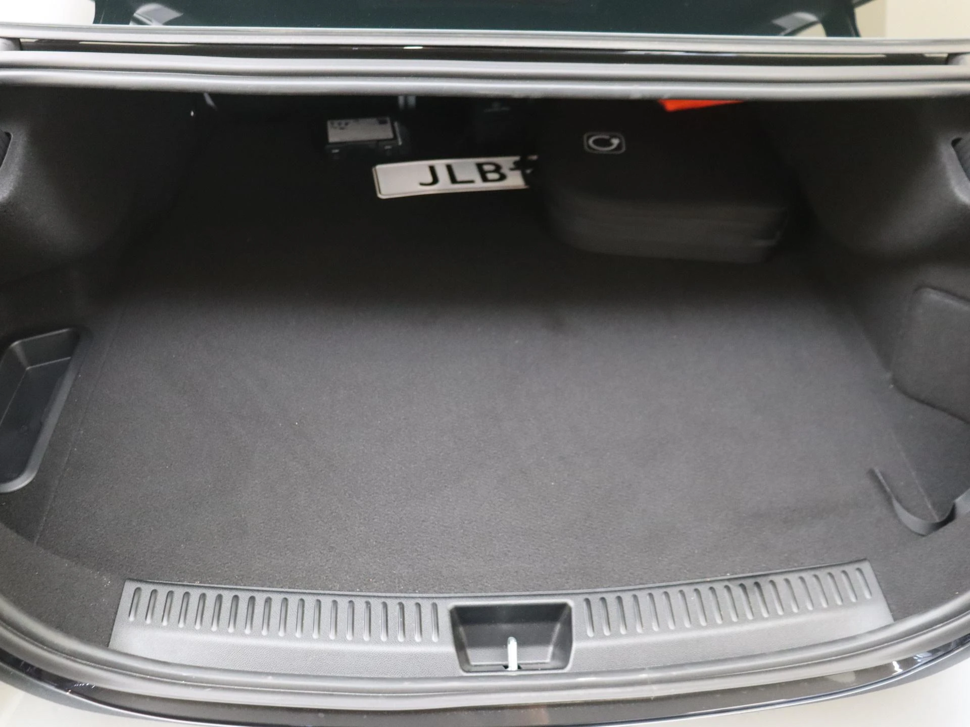 Mercedes-Benz-E-Klasse-image-29