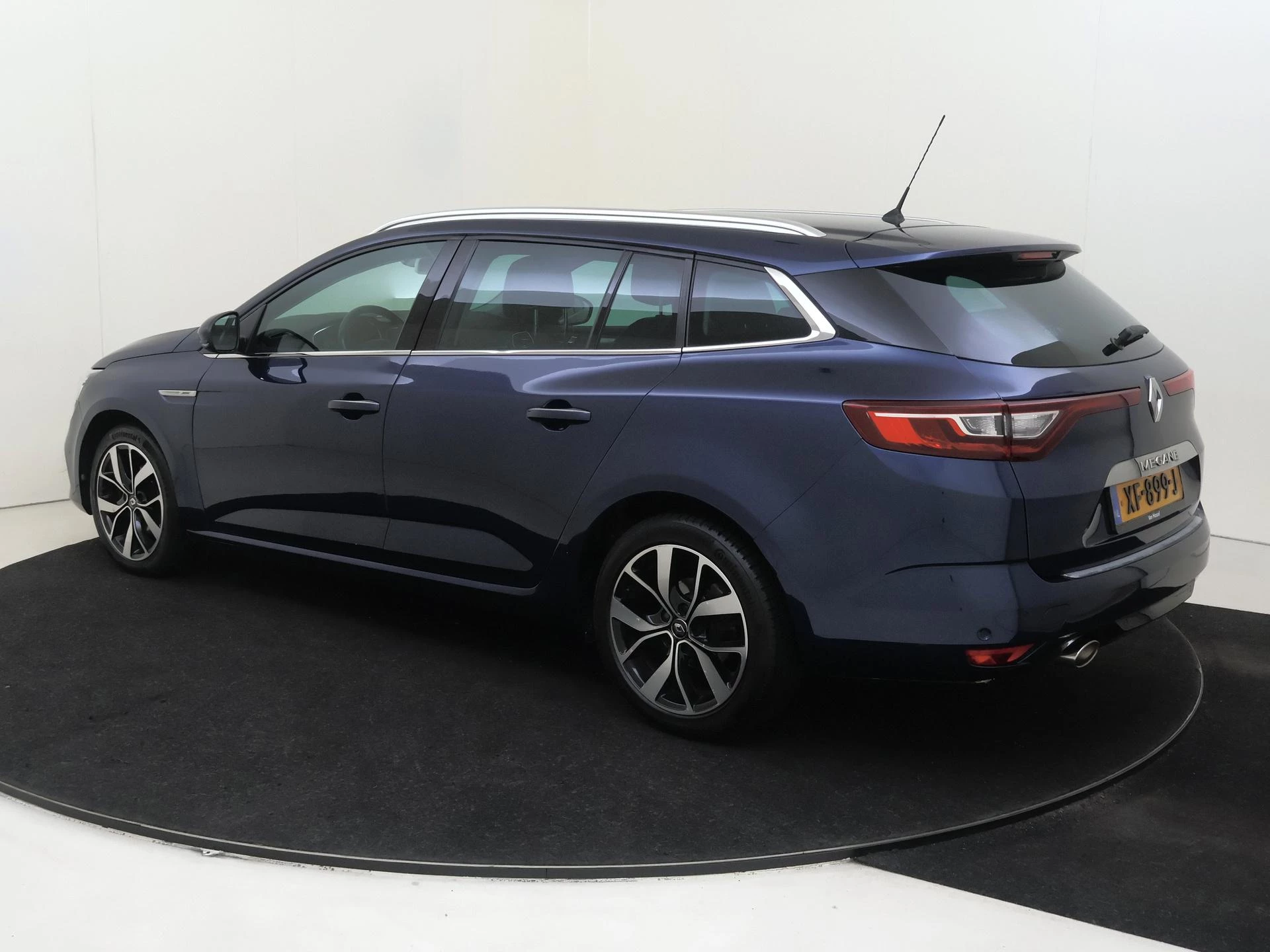 Renault-Mégane Estate-image-2