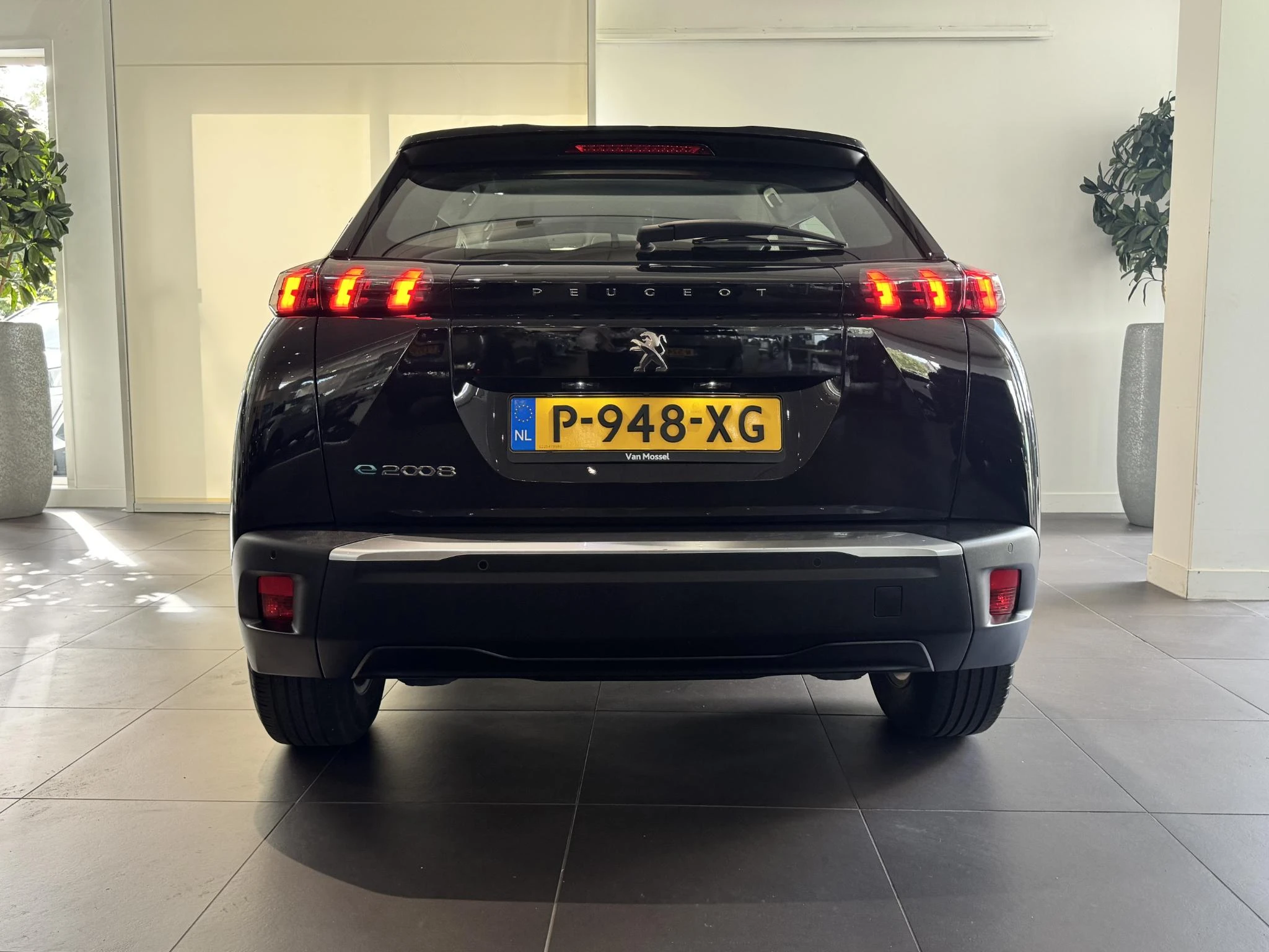 Peugeot-e-2008-image-4