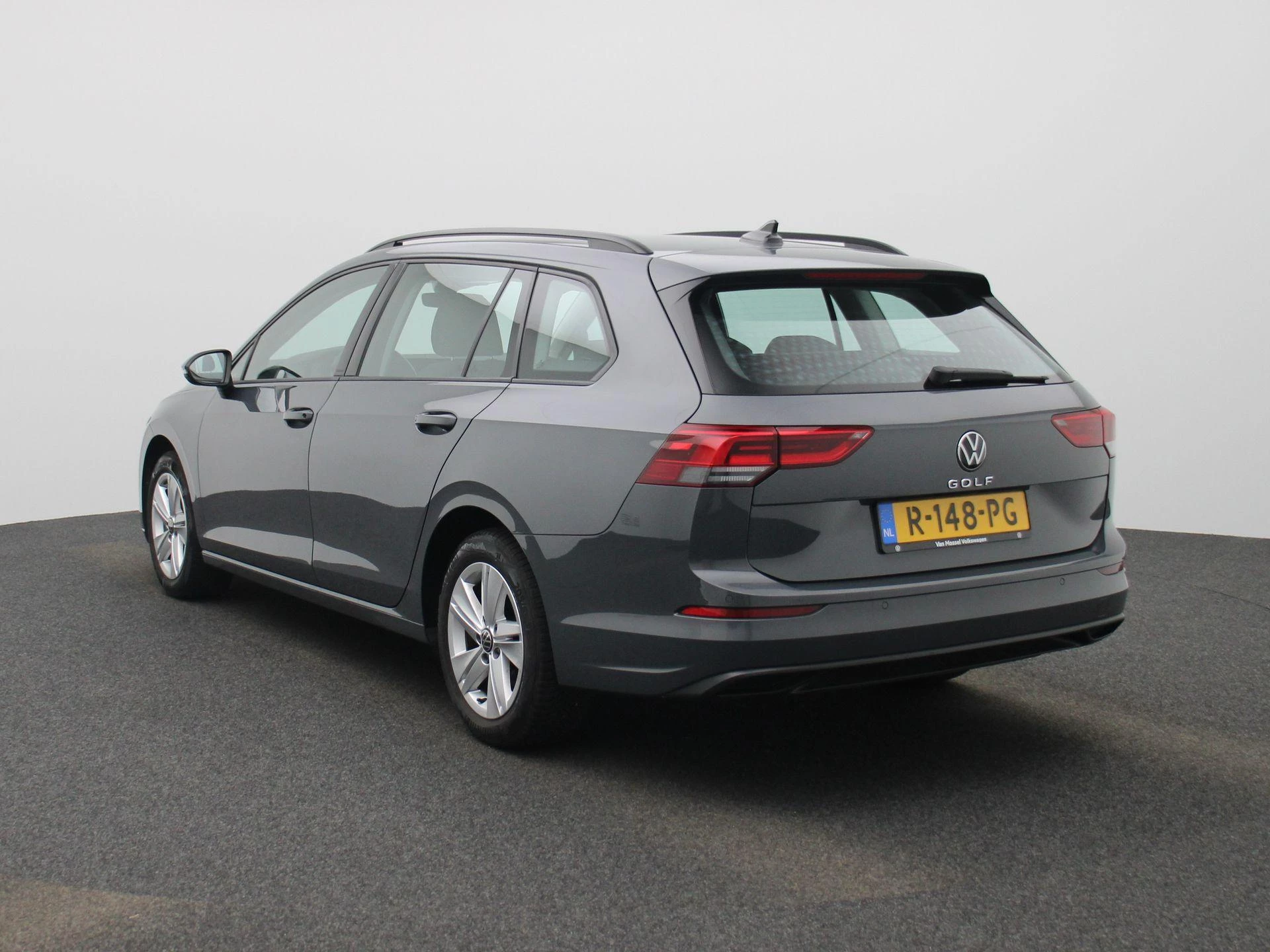 Volkswagen-Golf-image-1