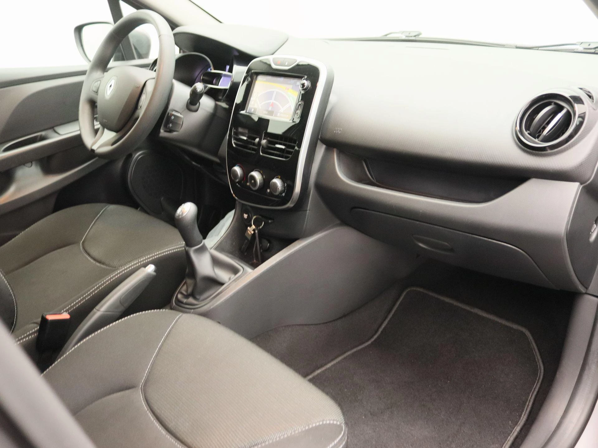 Renault-Clio-image-22