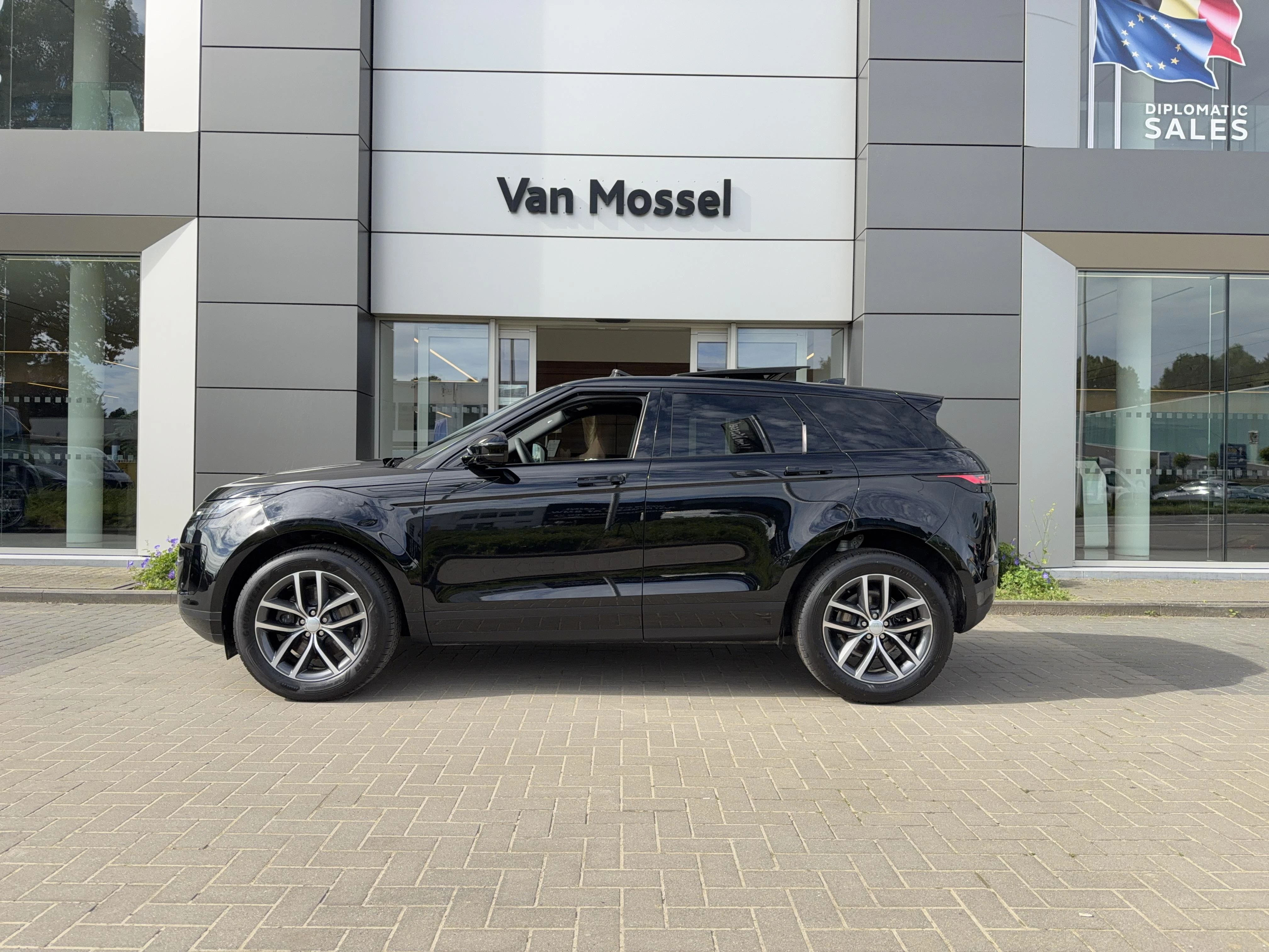 Land Rover-Range Rover Evoque-image-4