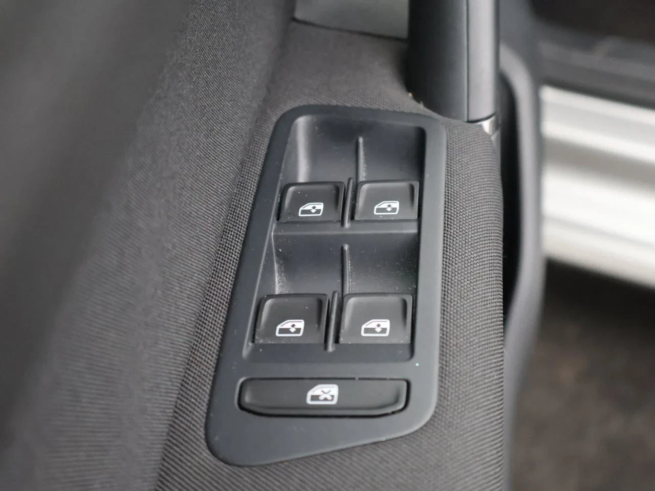 Volkswagen-Golf Sportsvan-image-20