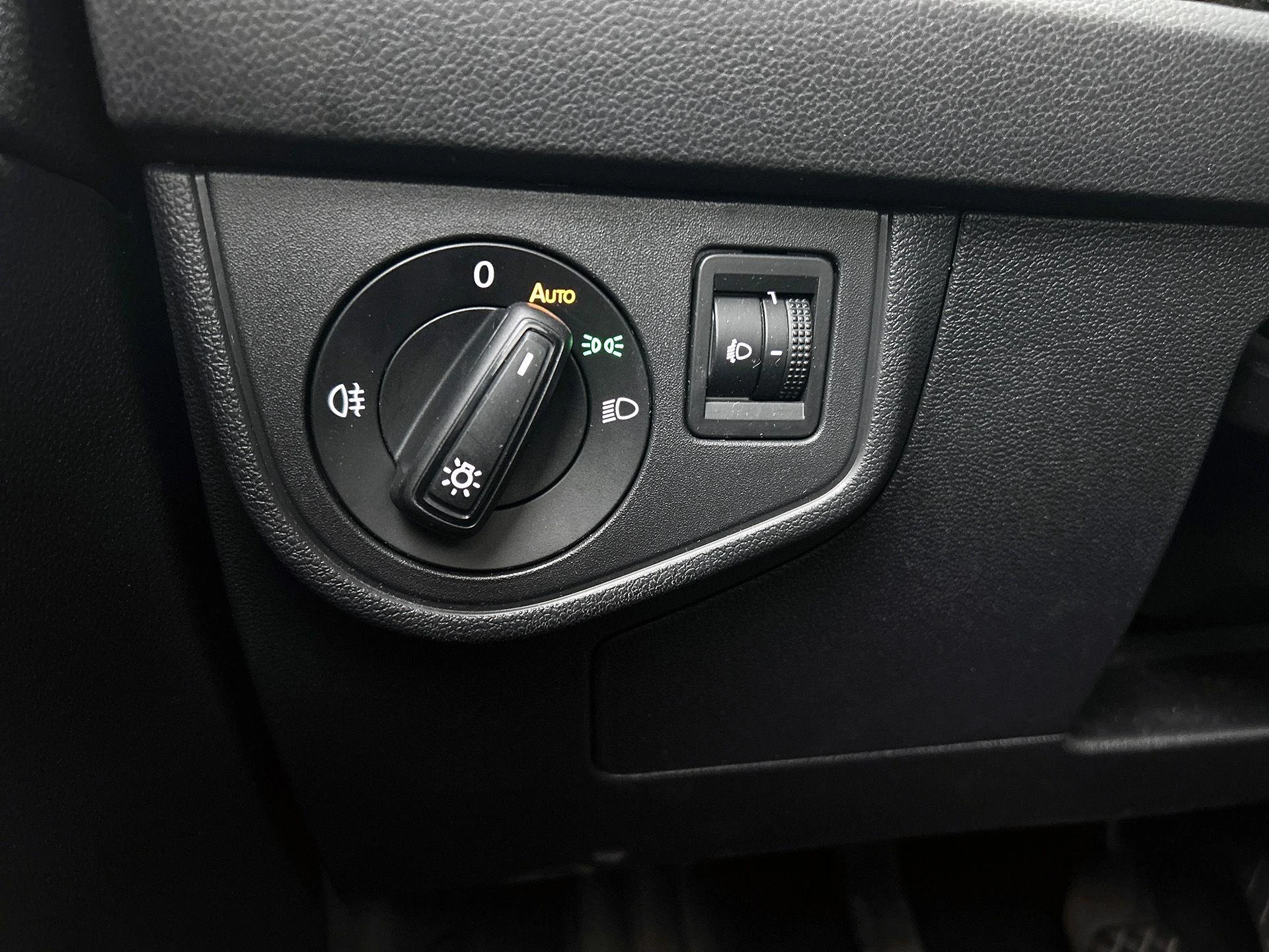Volkswagen-Polo-image-22