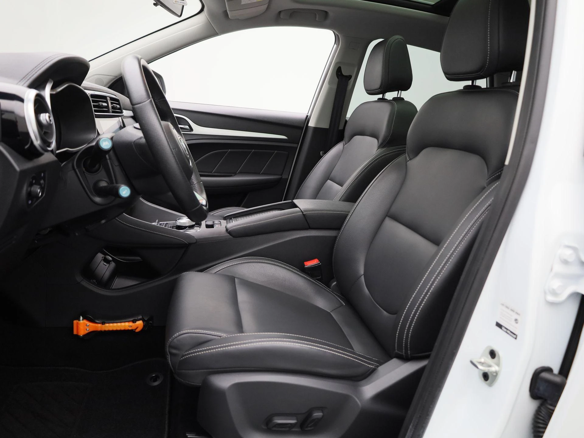 MG-ZS EV-image-11