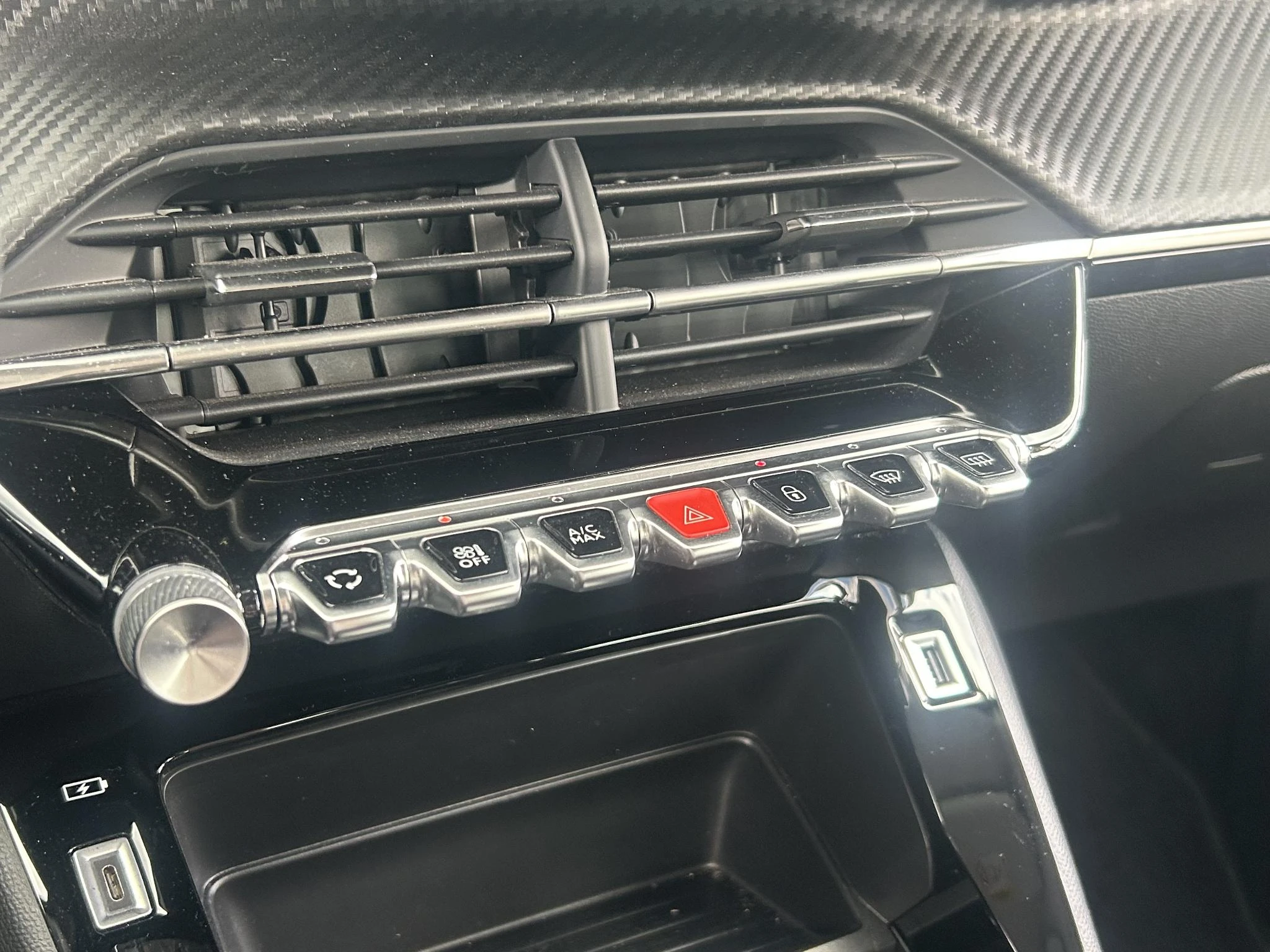 Peugeot-e-208-image-17