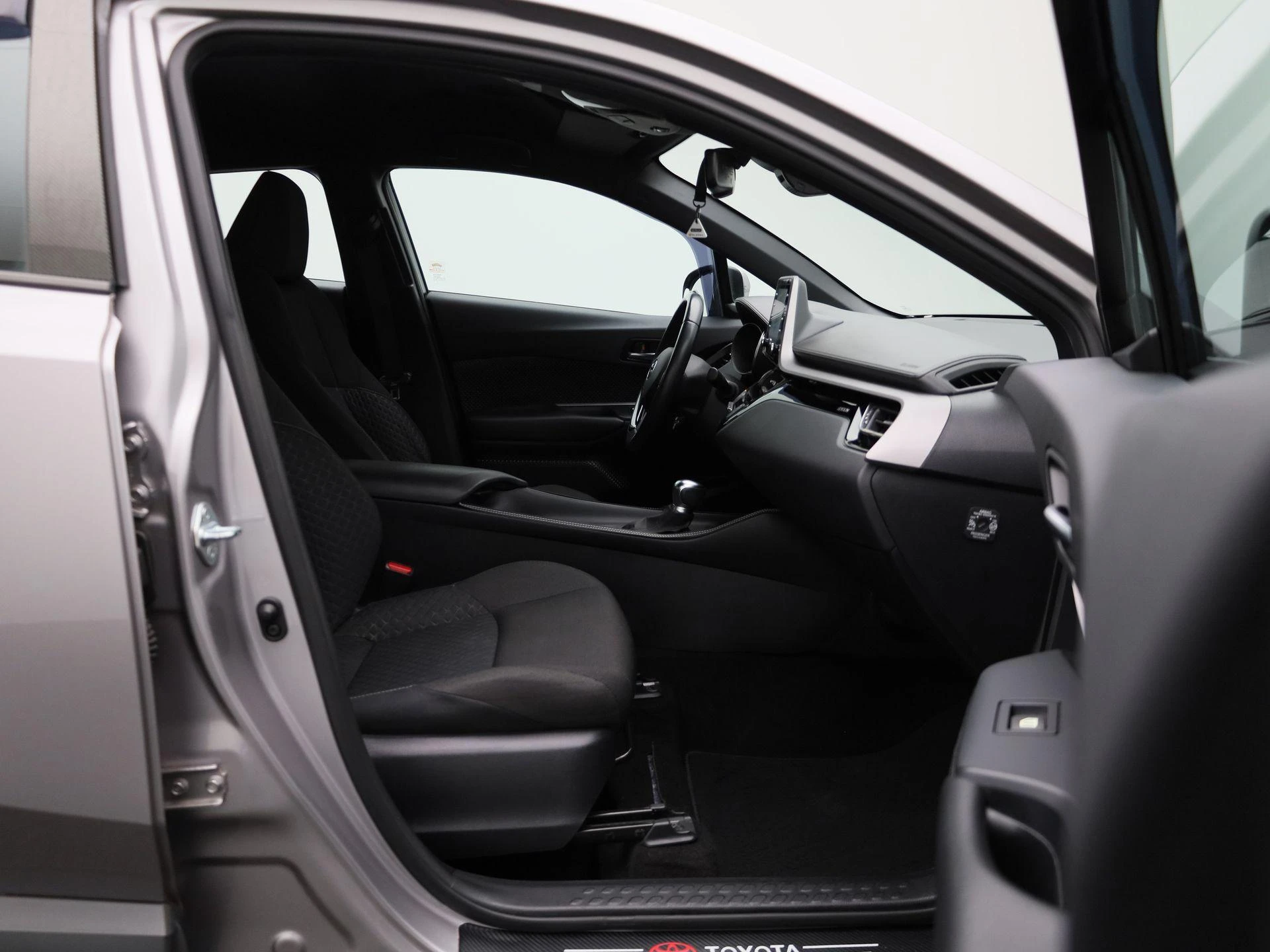 Toyota-C-HR-image-35