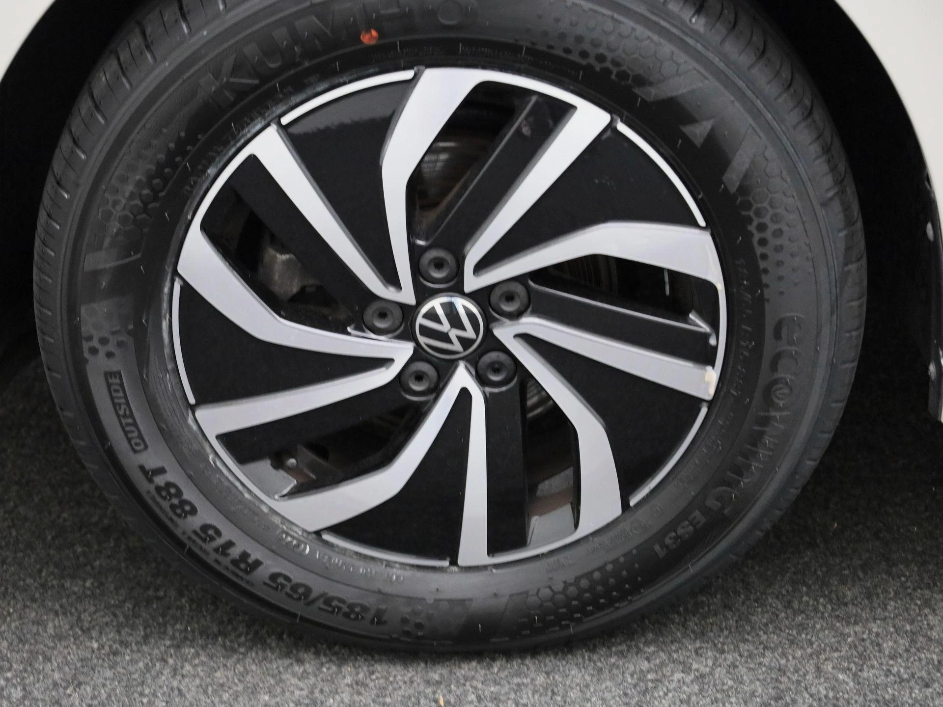 Volkswagen-Polo-image-12