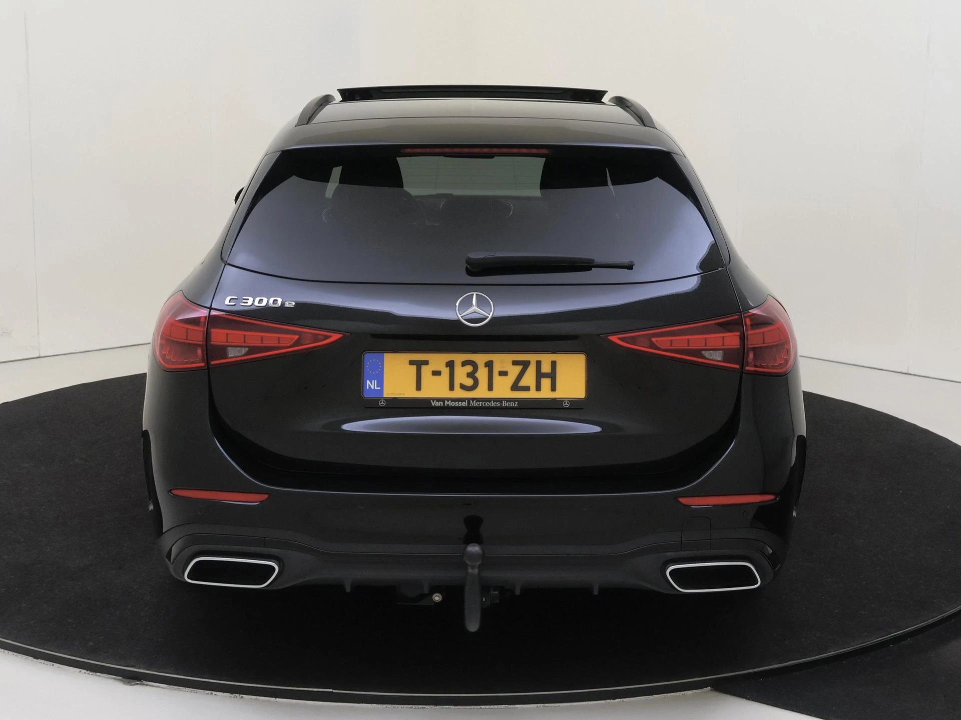 Mercedes-Benz-C-Klasse-image-7