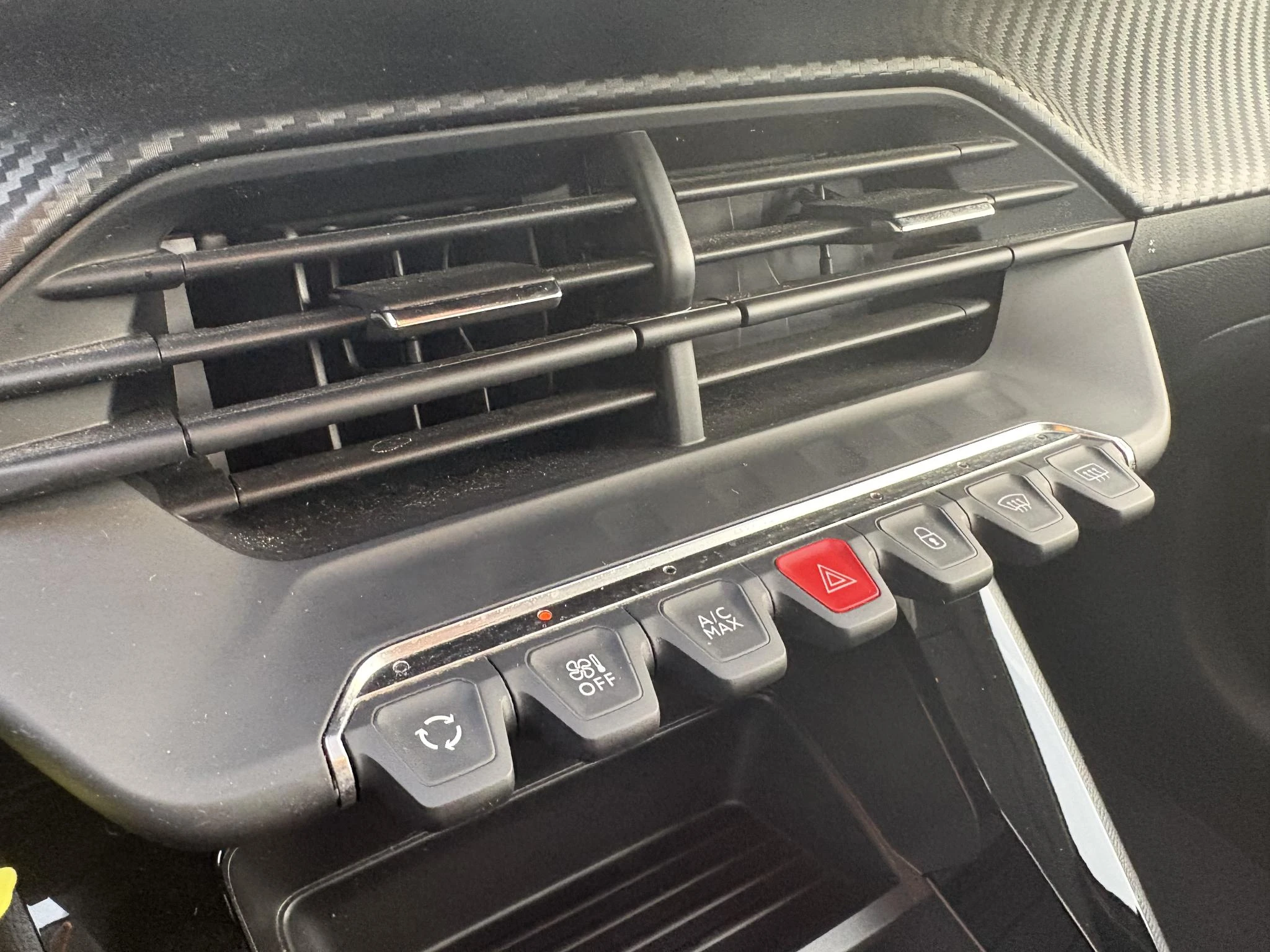 Peugeot-208-image-17