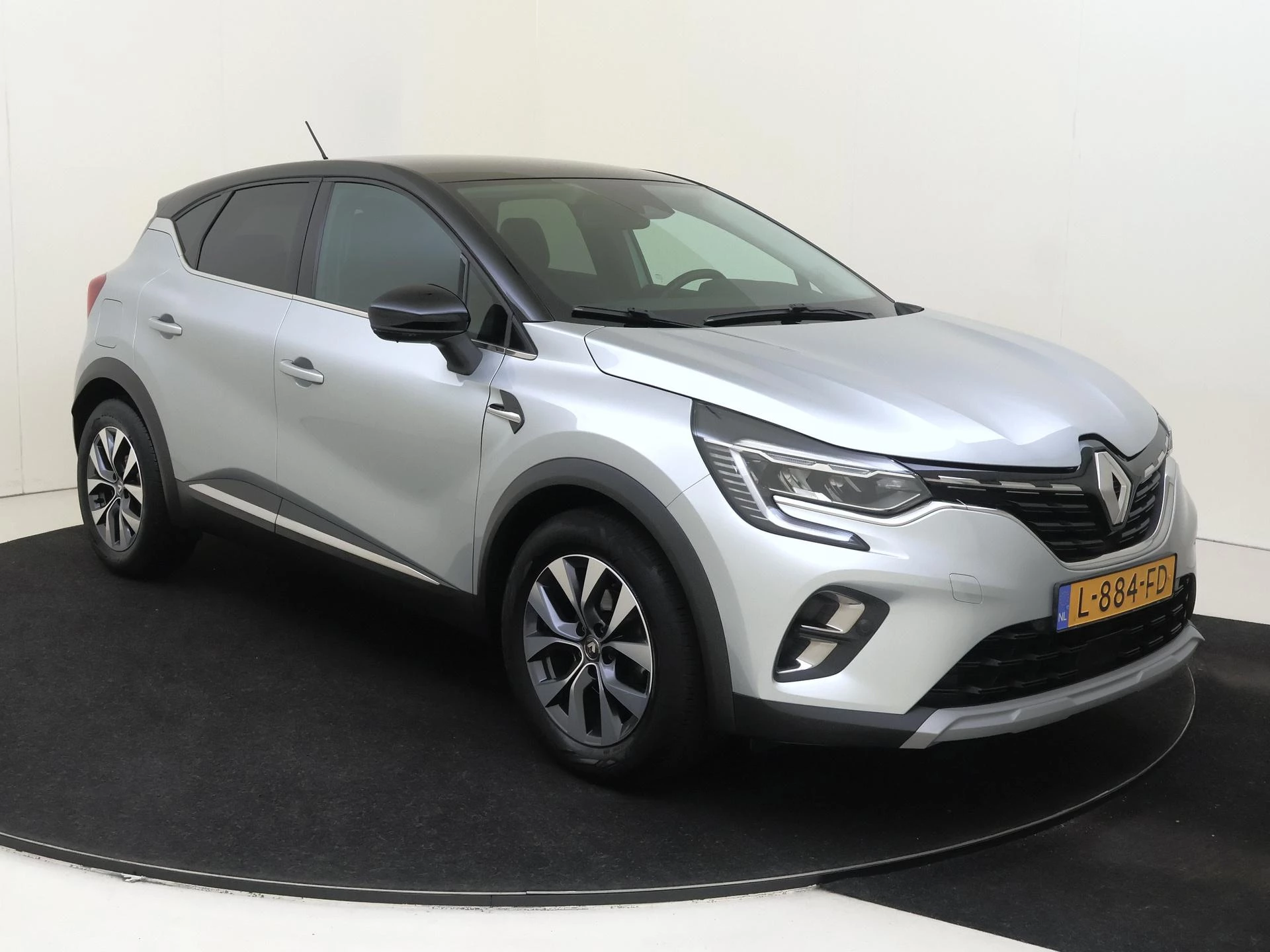 Renault-Captur-image-2