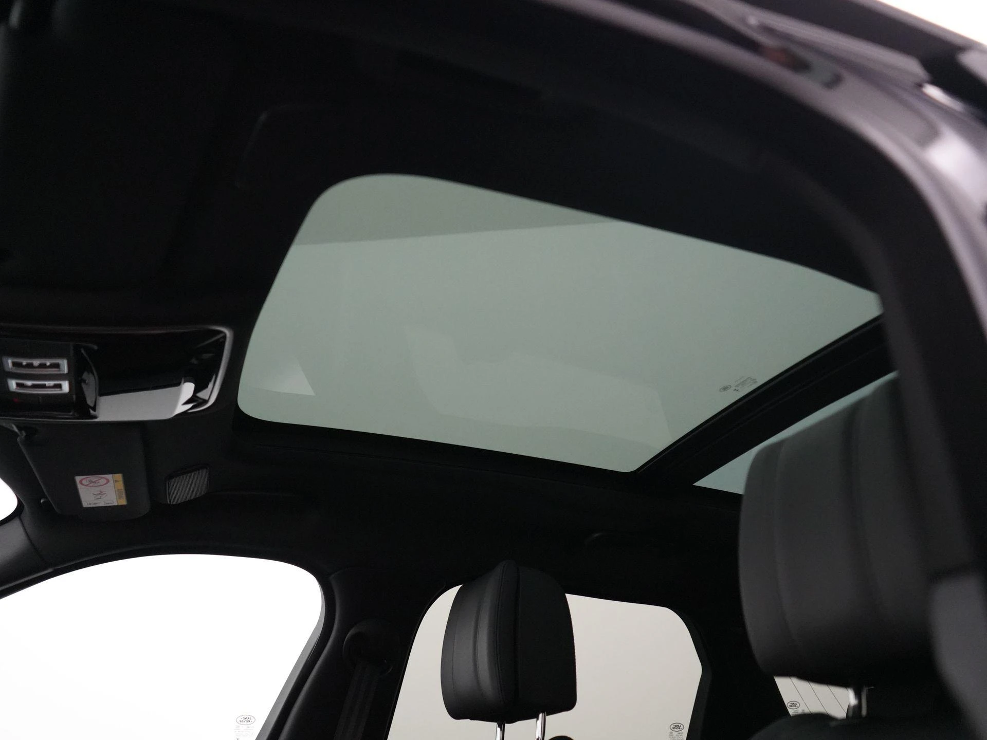Land Rover-Range Rover Velar-image-45