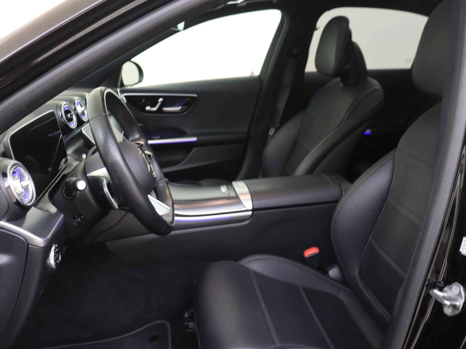 Mercedes-Benz-C-Klasse-image-10