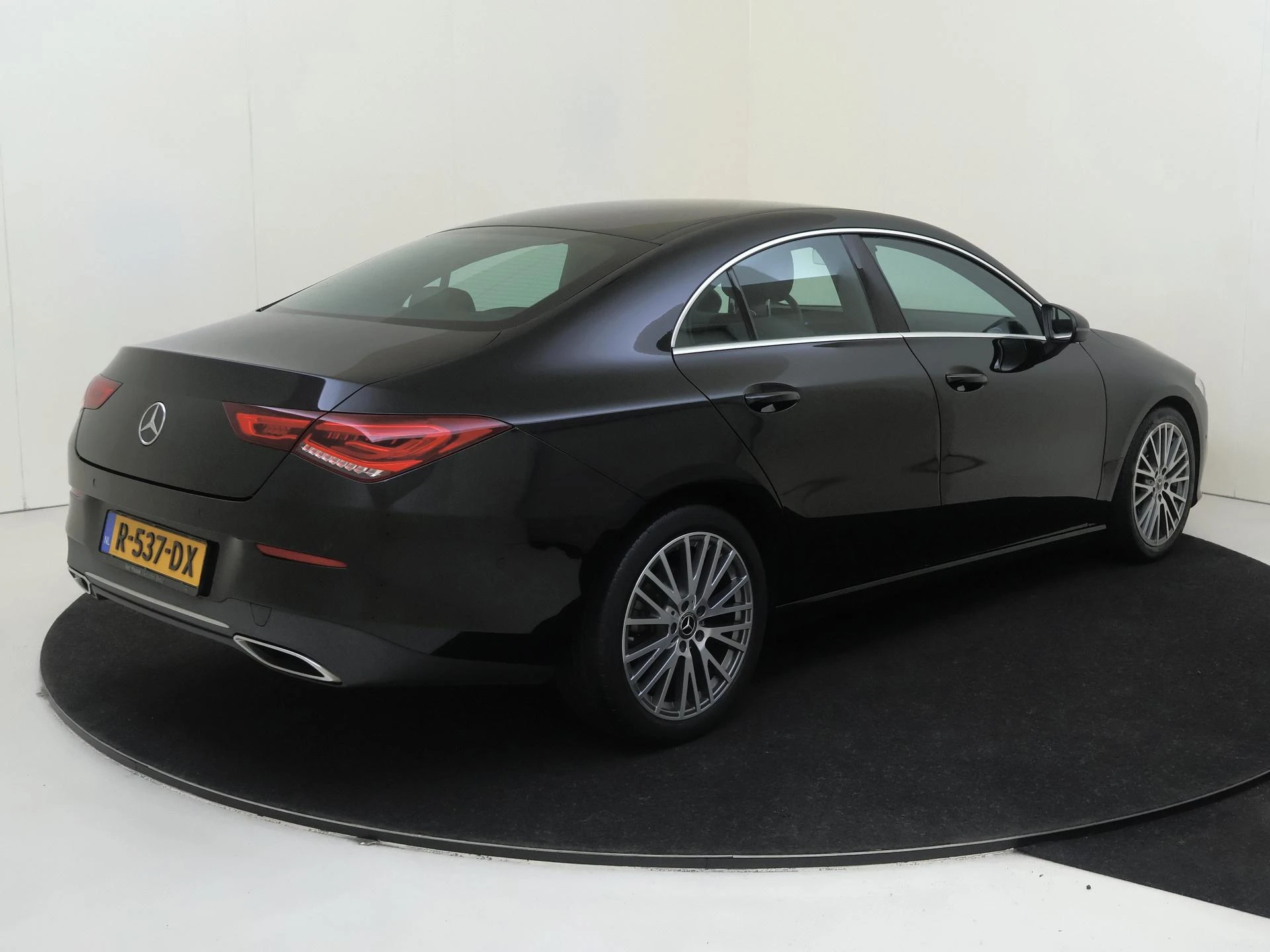 Mercedes-Benz-CLA-image-1