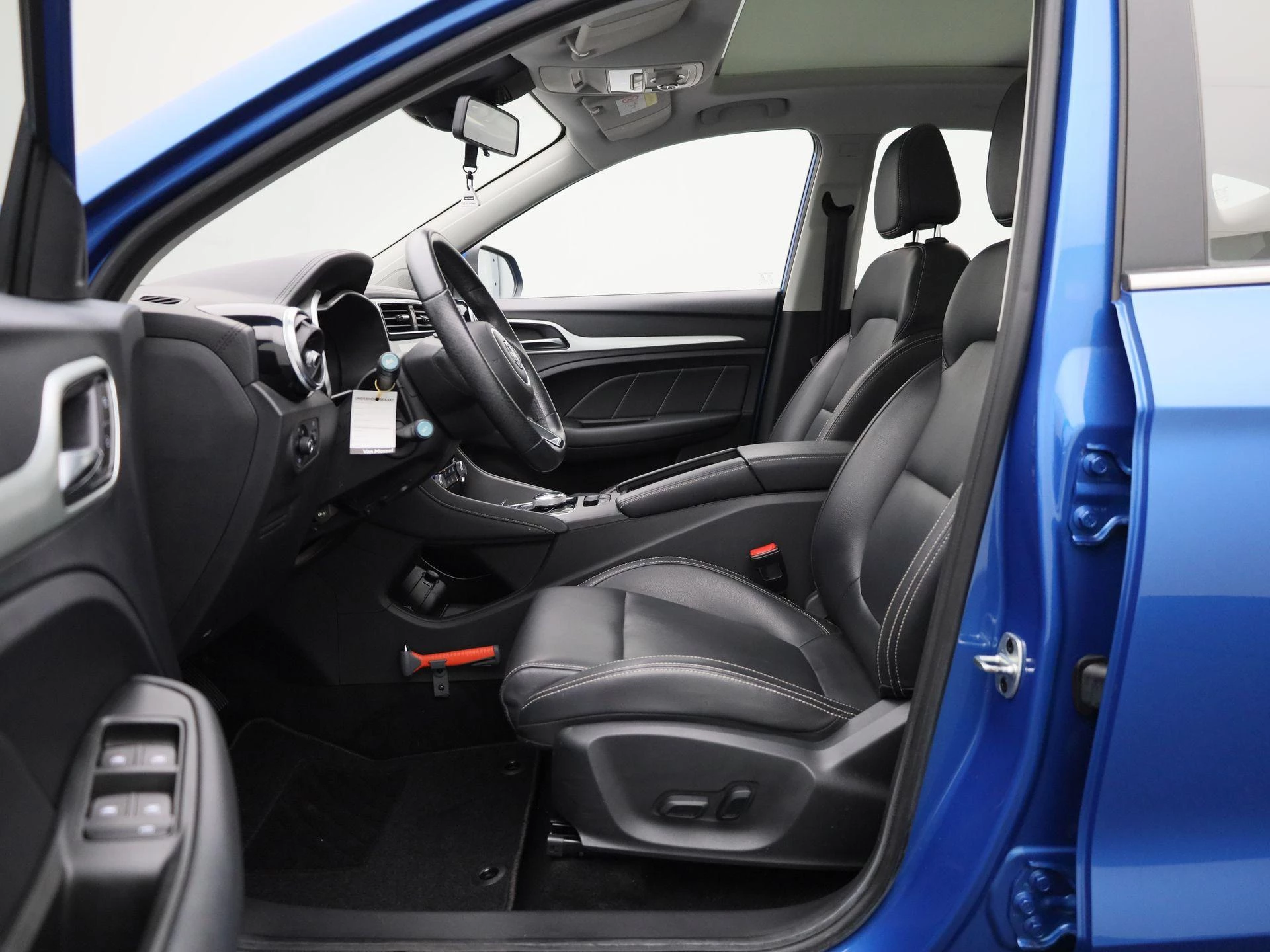 MG-ZS EV-image-10