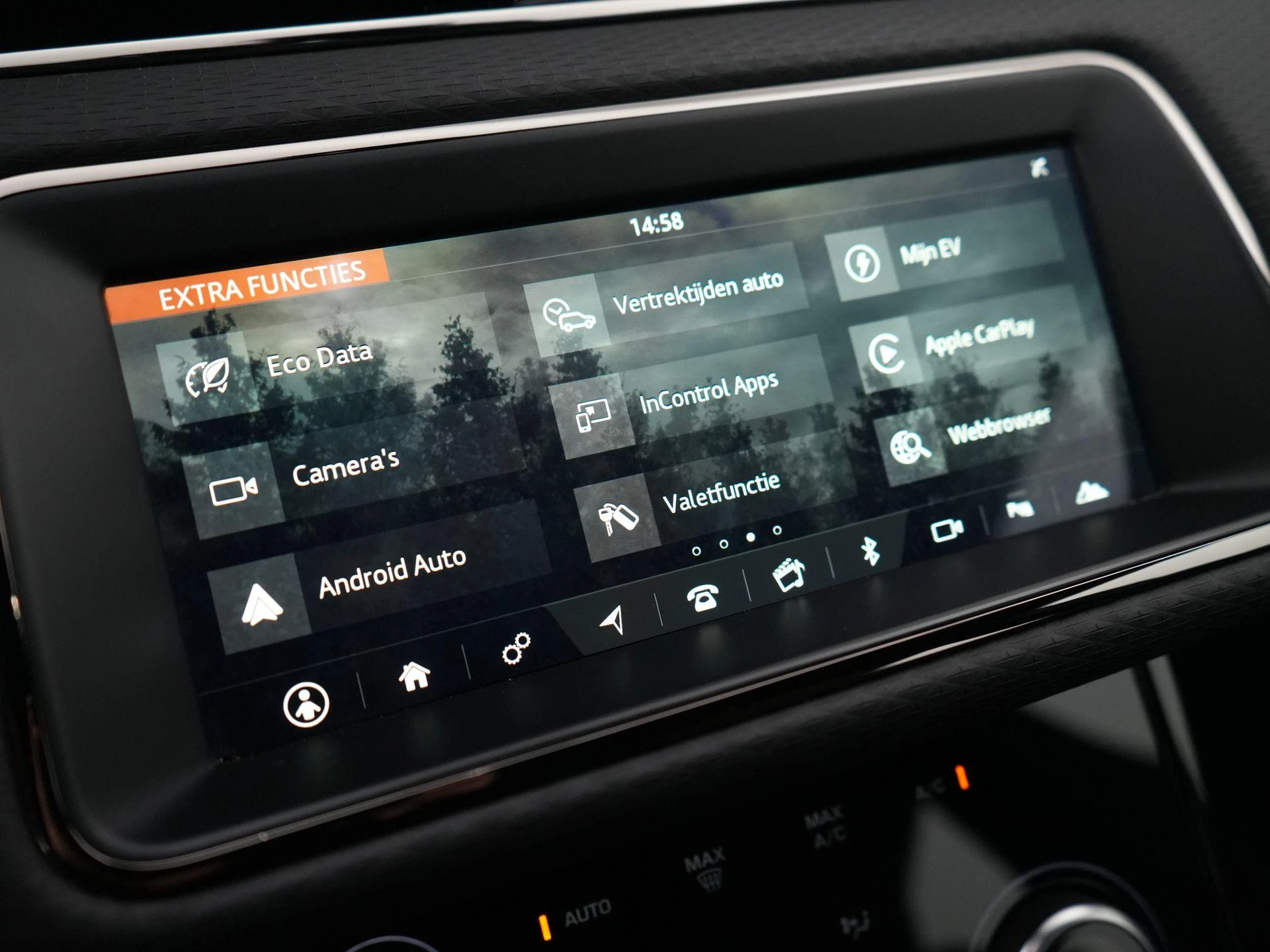 Land Rover-Range Rover Evoque-image-21